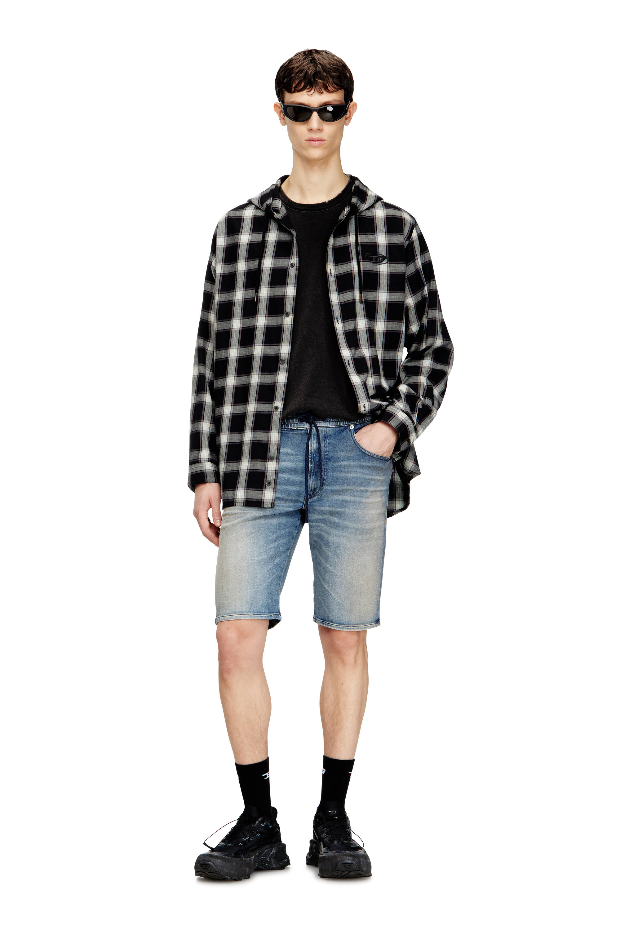 Diesel - 2033 D-KROOLEY-SHORT JOGG, Shorts slim-fit in JoggJeans dall'aspetto clean Uomo in Blu - 2