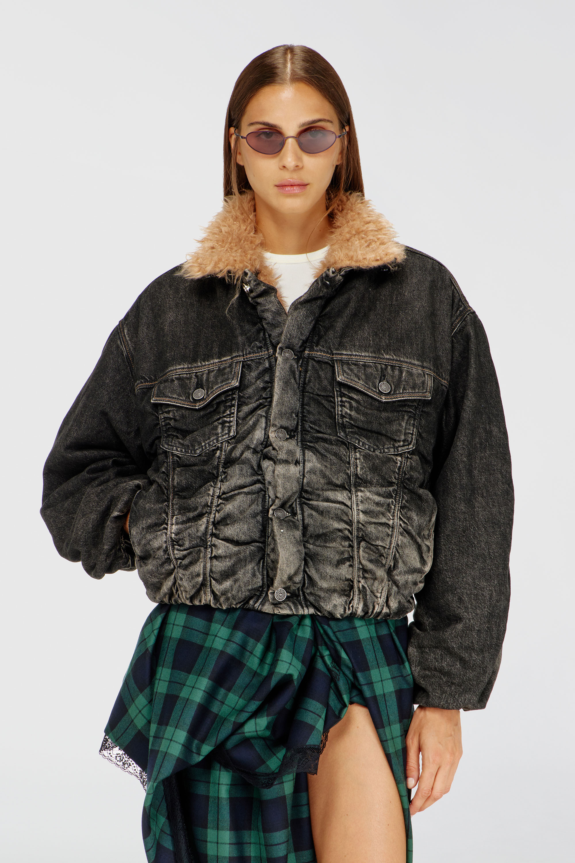 Diesel - D-CURLY-FSJ, Veste trucker en denim effet us&eacute; doubl&eacute;e teddy Mixte in Noir - 1