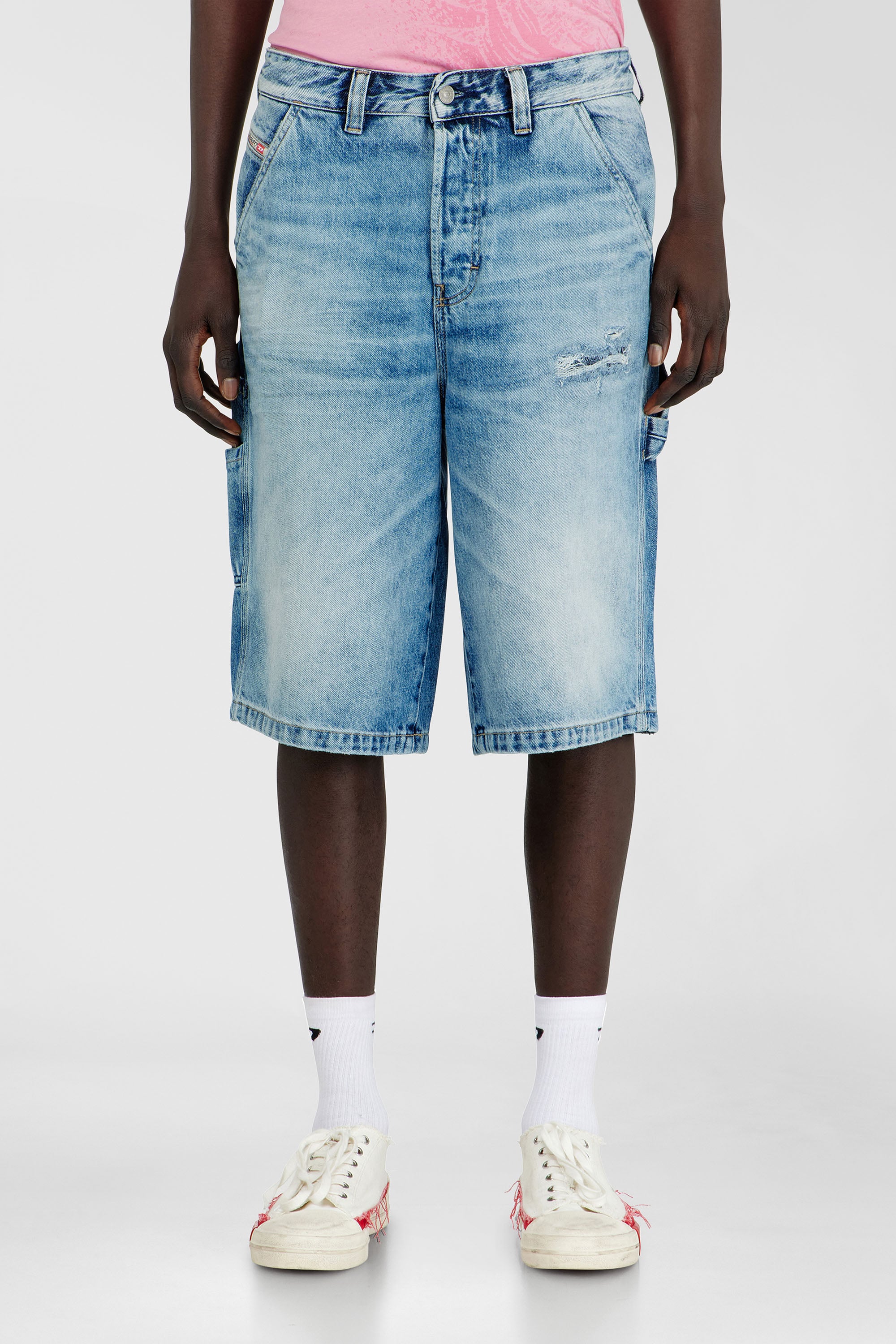 Diesel - D-LIVERY-W-SHORT, Shorts relaxed in denim fluido con rotture Uomo in Blu - 1