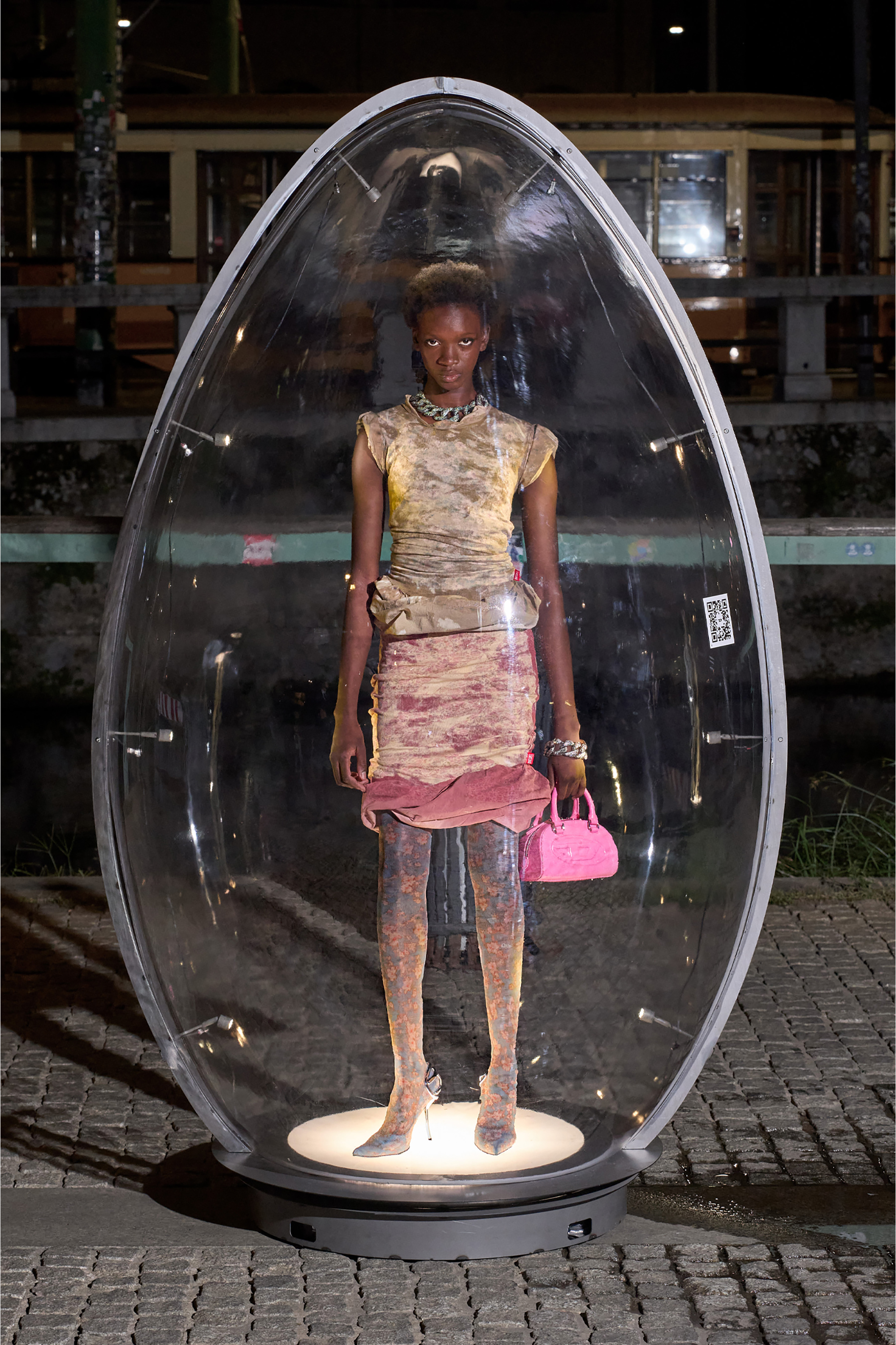 Diesel - 1DR DOME CROSSBODY, 1DR Dome-Borsa bowling mini in pelle effetto coccodrillo Donna in Rosa - 2