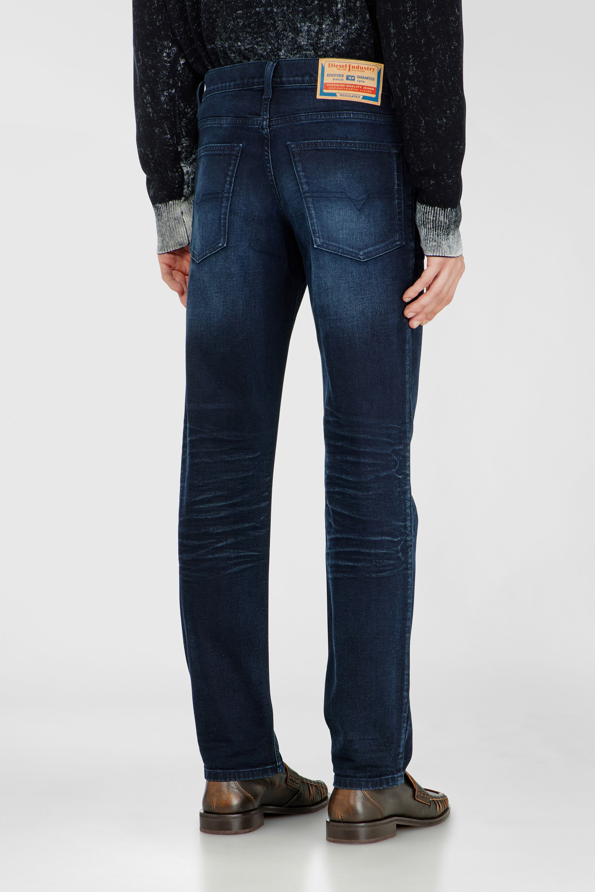 Diesel - Regular Jeans 2023 D-Finitive 0BMBX Homme, Bleu Fonc&eacute; - Image 5