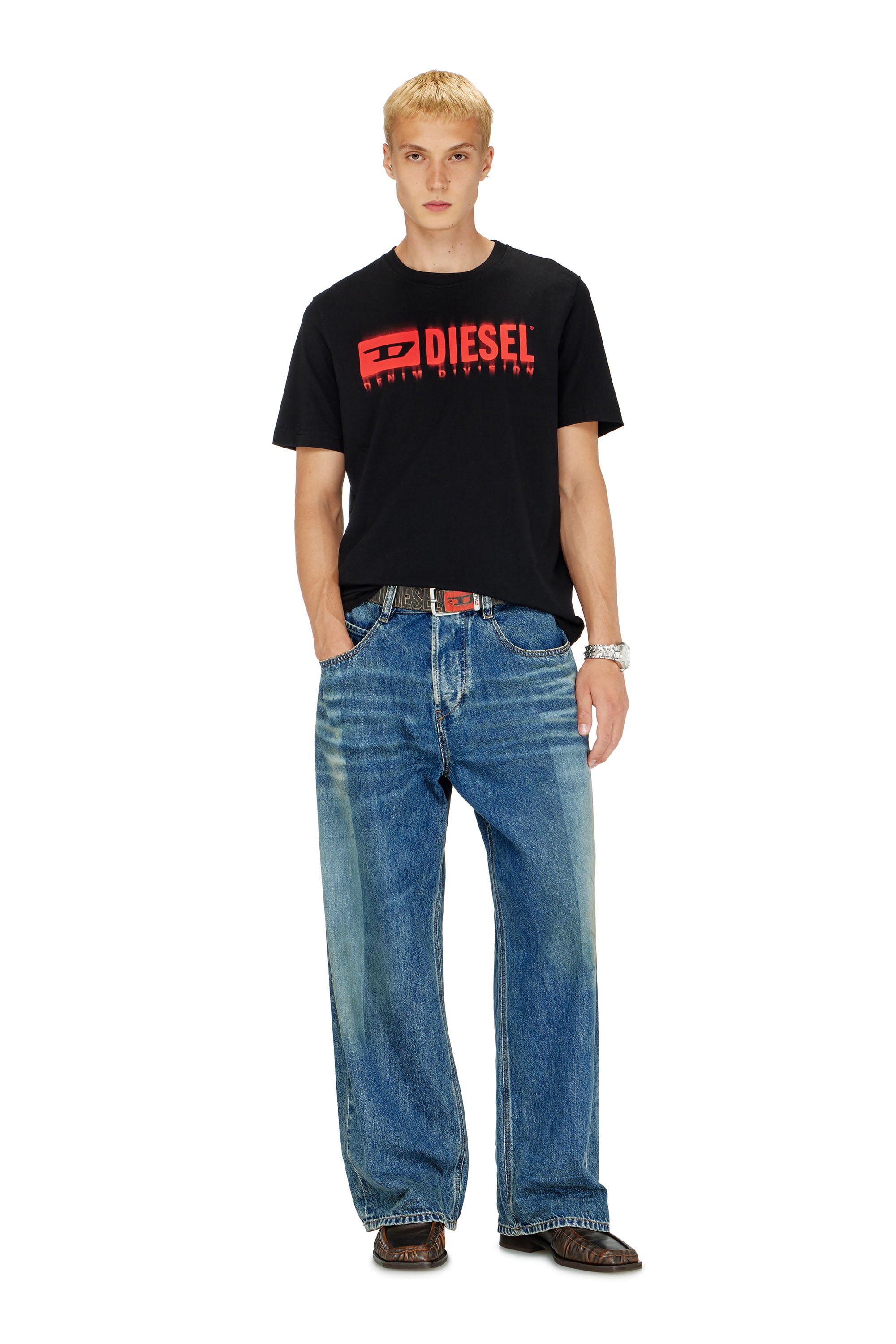 Diesel - T-ADJUST-Q7, T-shirt con logo Diesel sfumato Uomo in Nero - 2