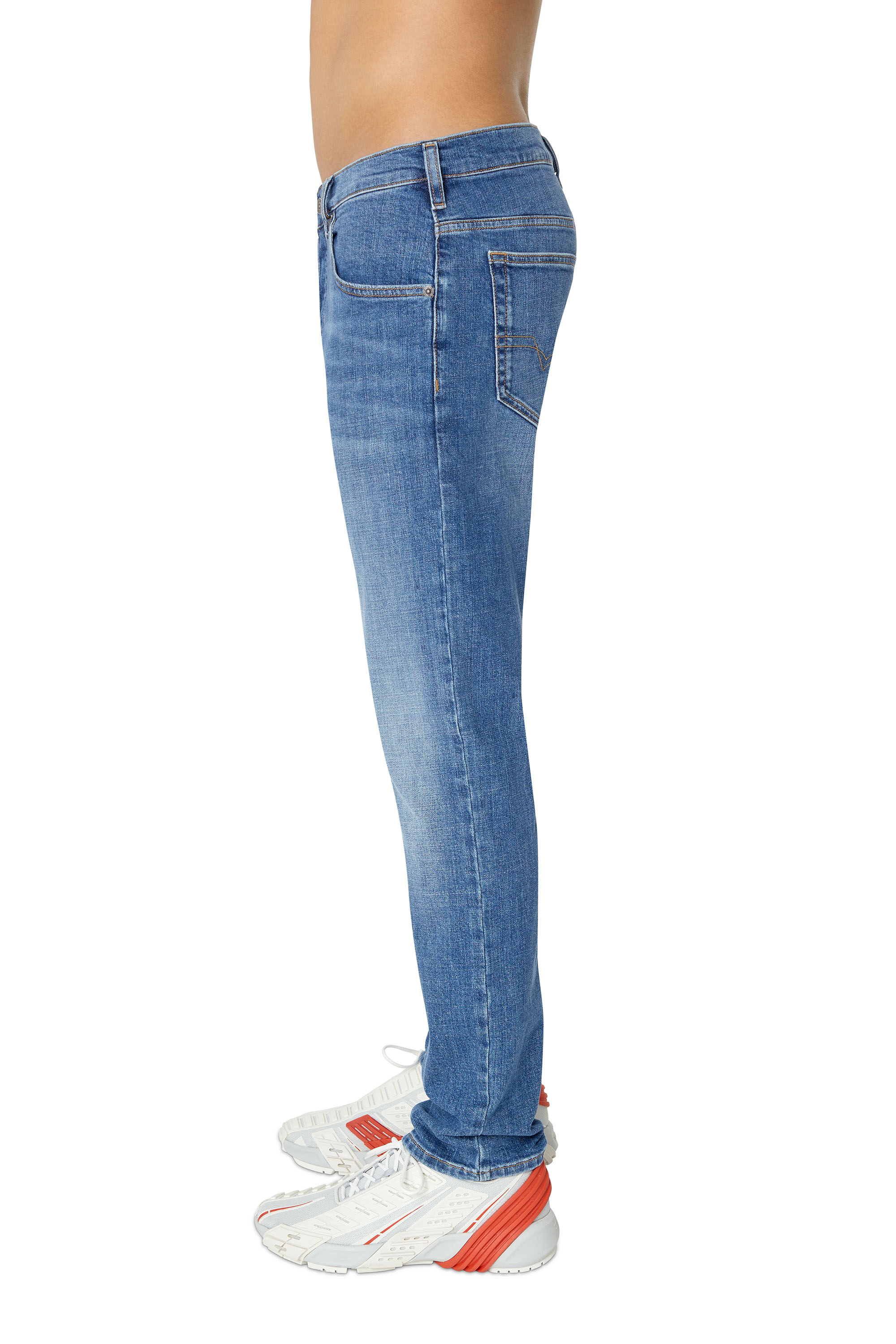 Diesel - D-Yennox 0IHAT Tapered Jeans, Bleu moyen - Image 4