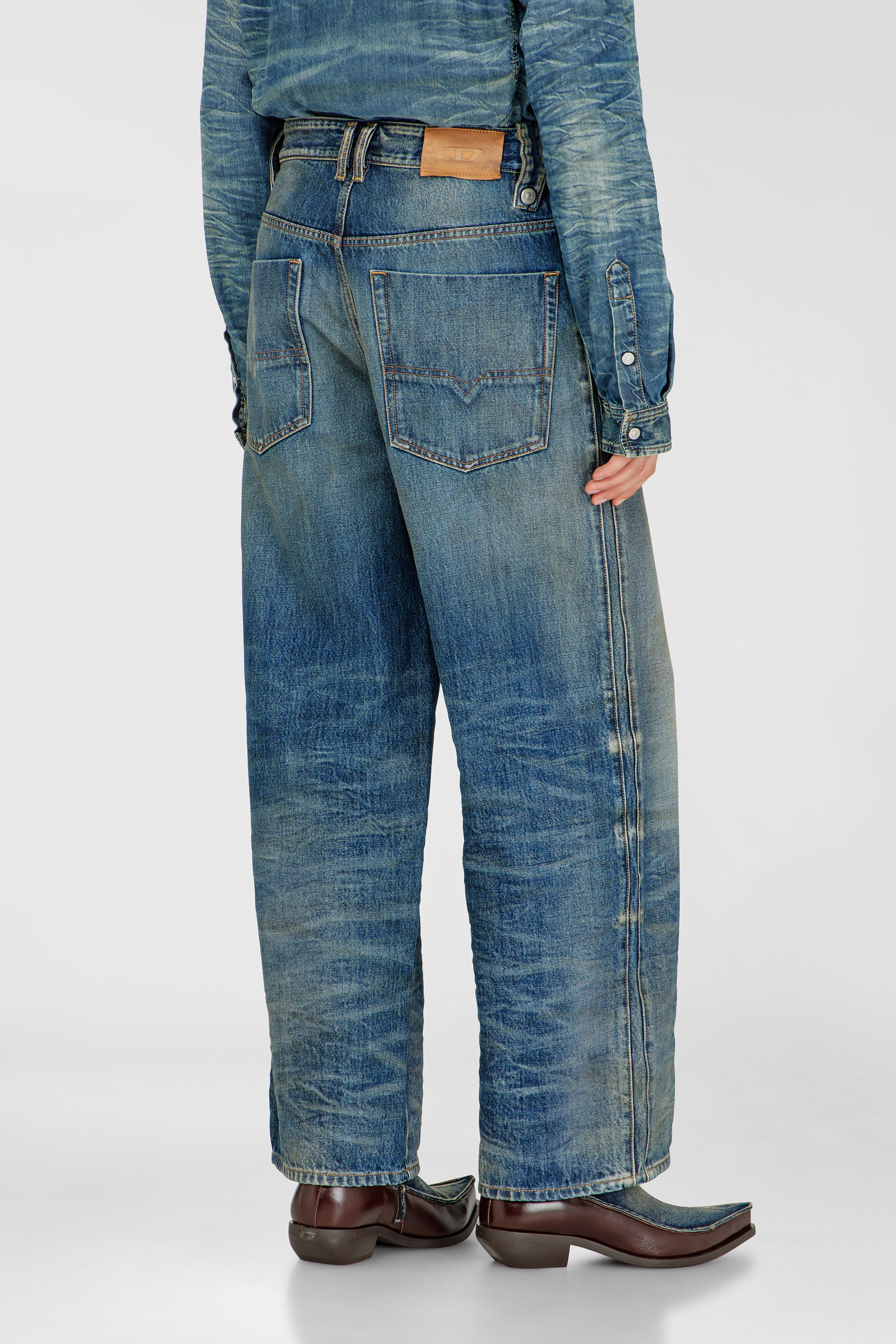 Diesel - Relaxed Jeans 1982 D-Hakou 007GC Mixte, Bleu moyen - Image 5