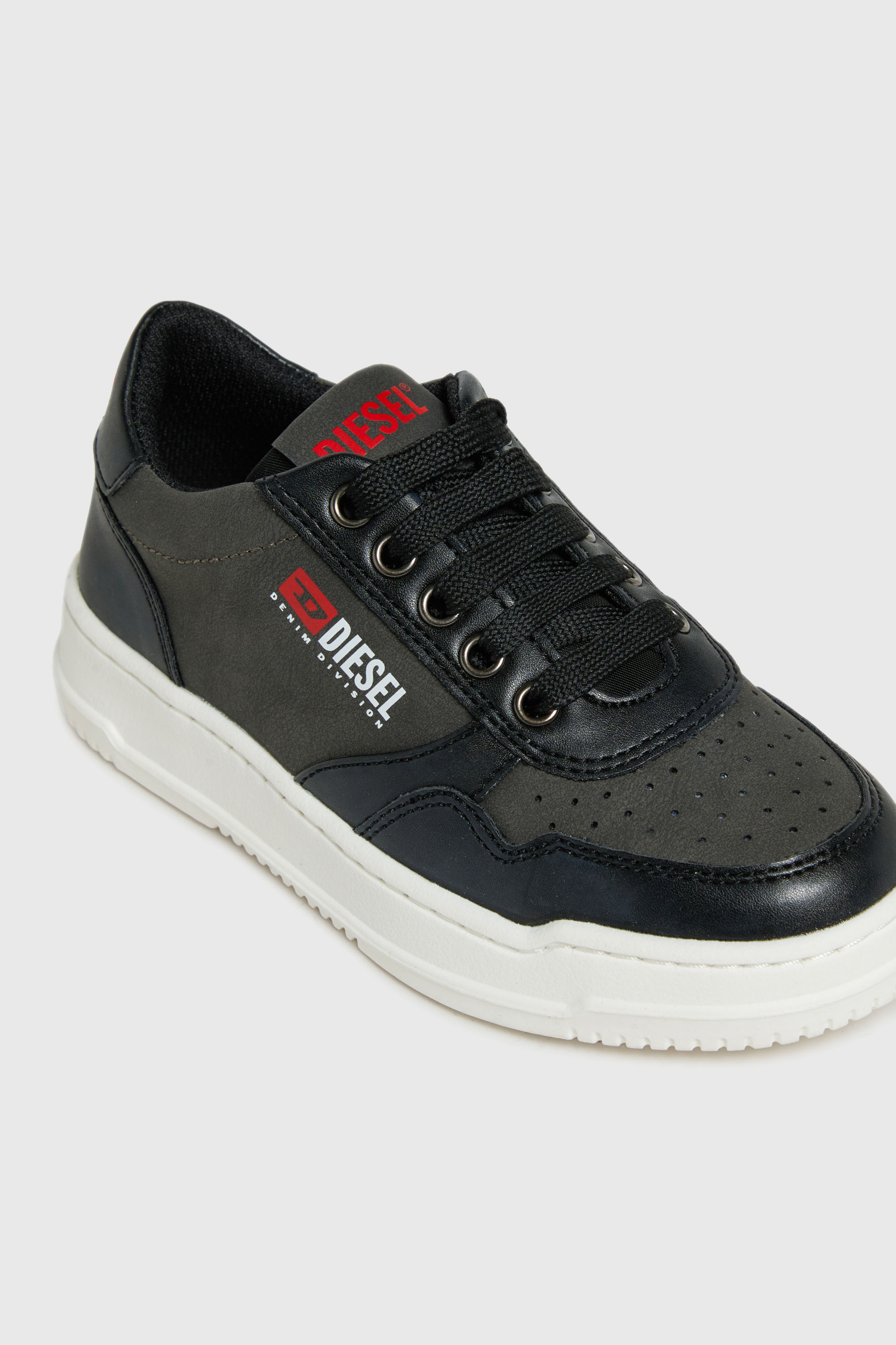 Diesel - S-CASCOUNT, Unisex S-Cascount - Perforierte sneakers mit Logo in Schwarz - 4