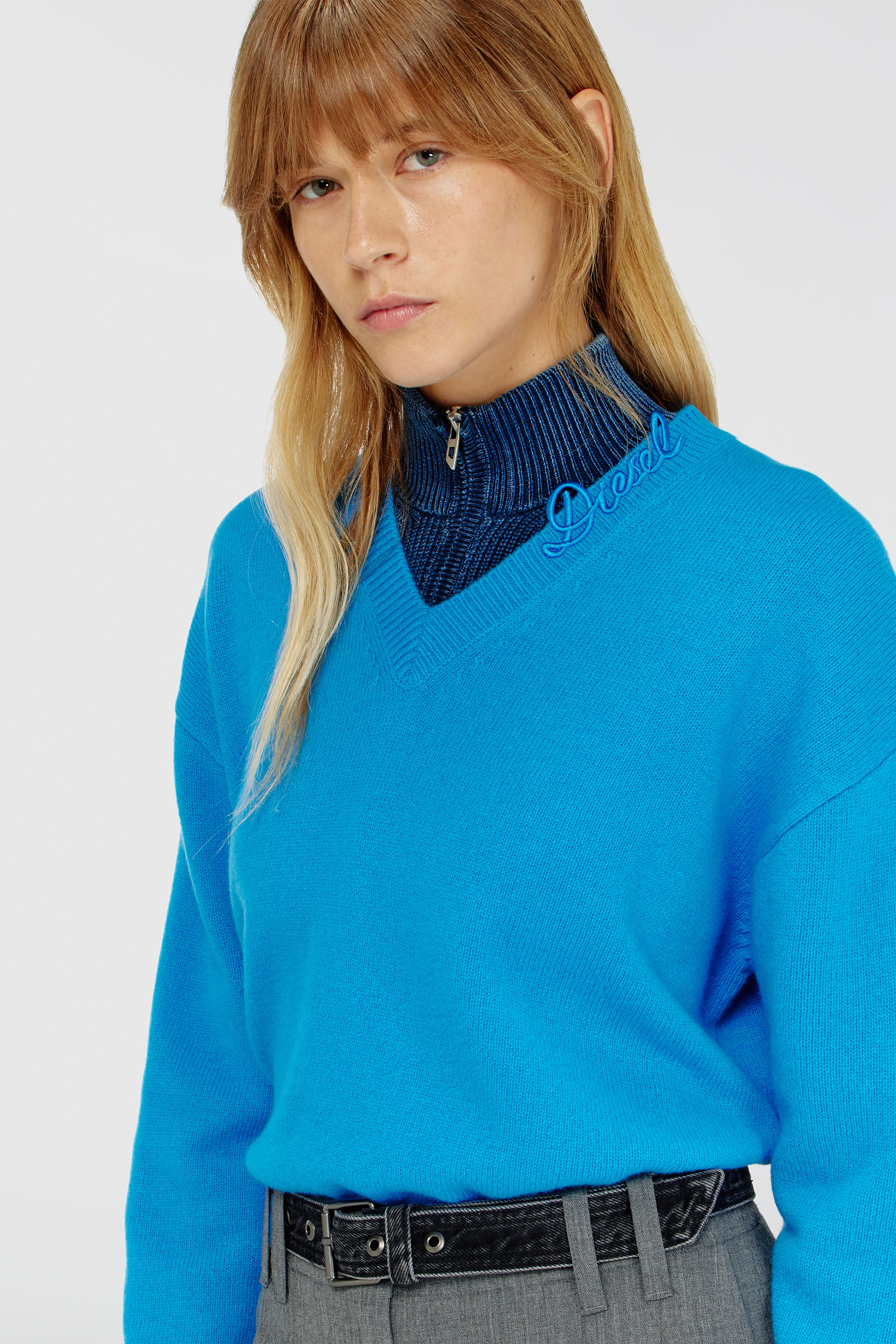 Diesel - M-IMOSA, Damen Wollpullover mit V-Ausschnitt und Logo am Kragen in Azurblau - 5
