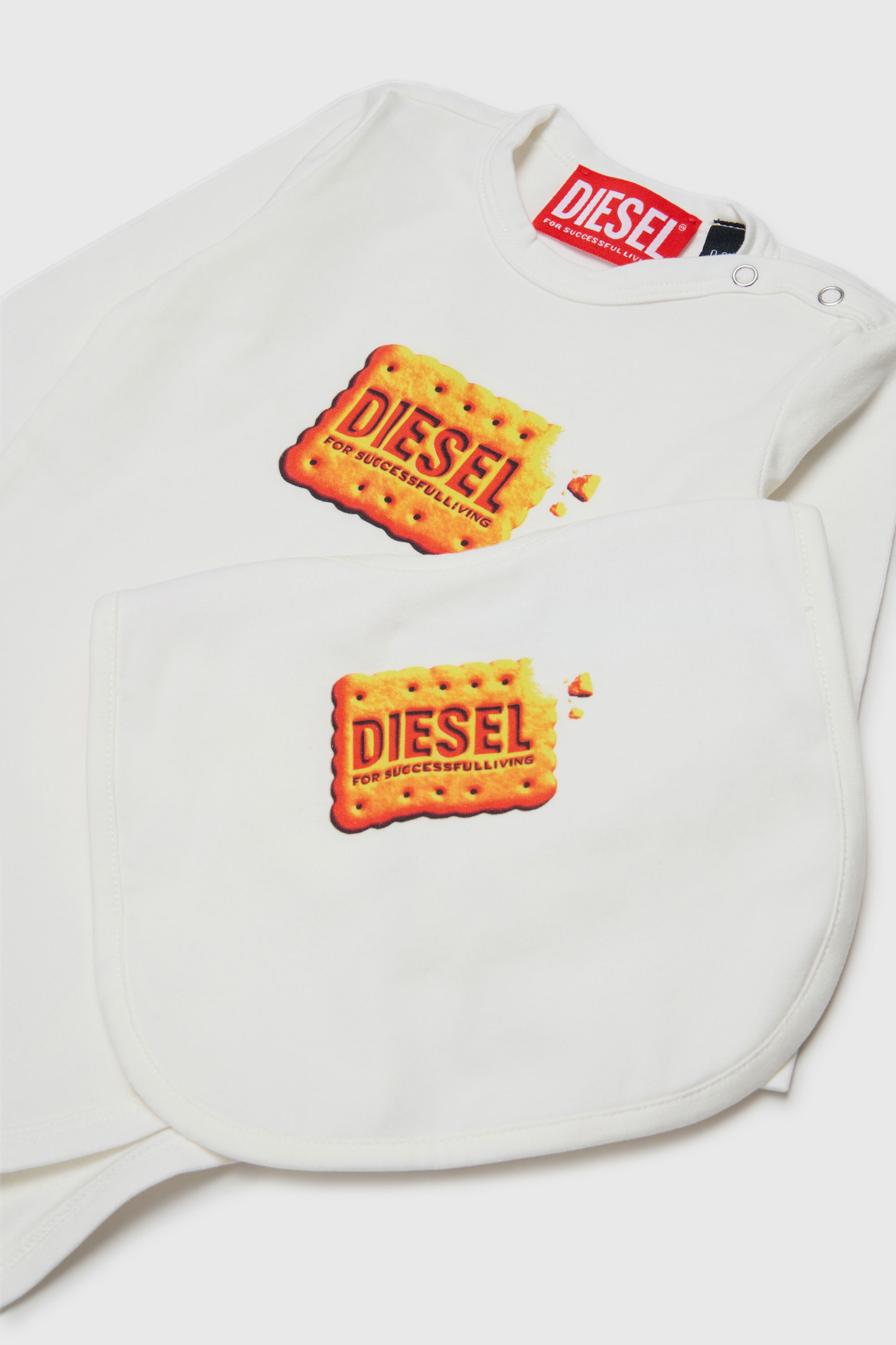 Diesel - UPPYBOX-NB, Unisex Neugeborenen-Set mit logo Biscotto print in Wei&szlig; - 3
