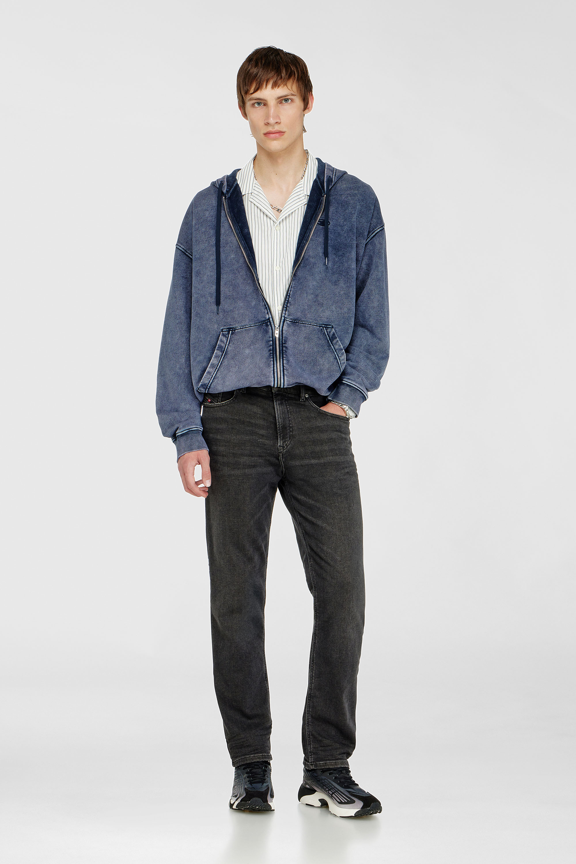 Diesel - Regular 2090 D-Veekley Joggjeans&reg; 09P92 Homme, Noir/Gris fonc&eacute; - Image 1