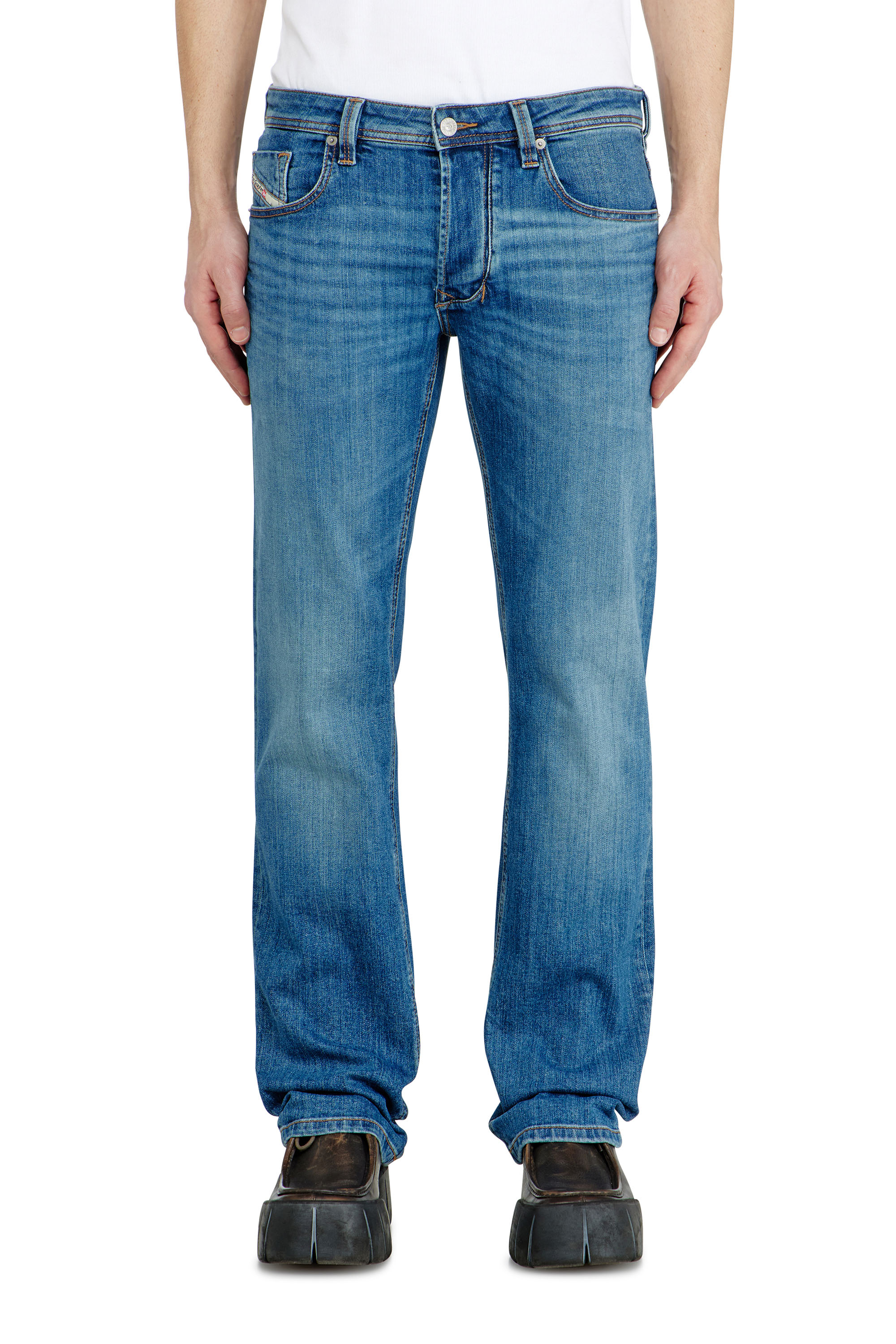 Diesel - Regular Jeans 1985 Larkee 0KIAL Homme, Bleu Clair - Image 1