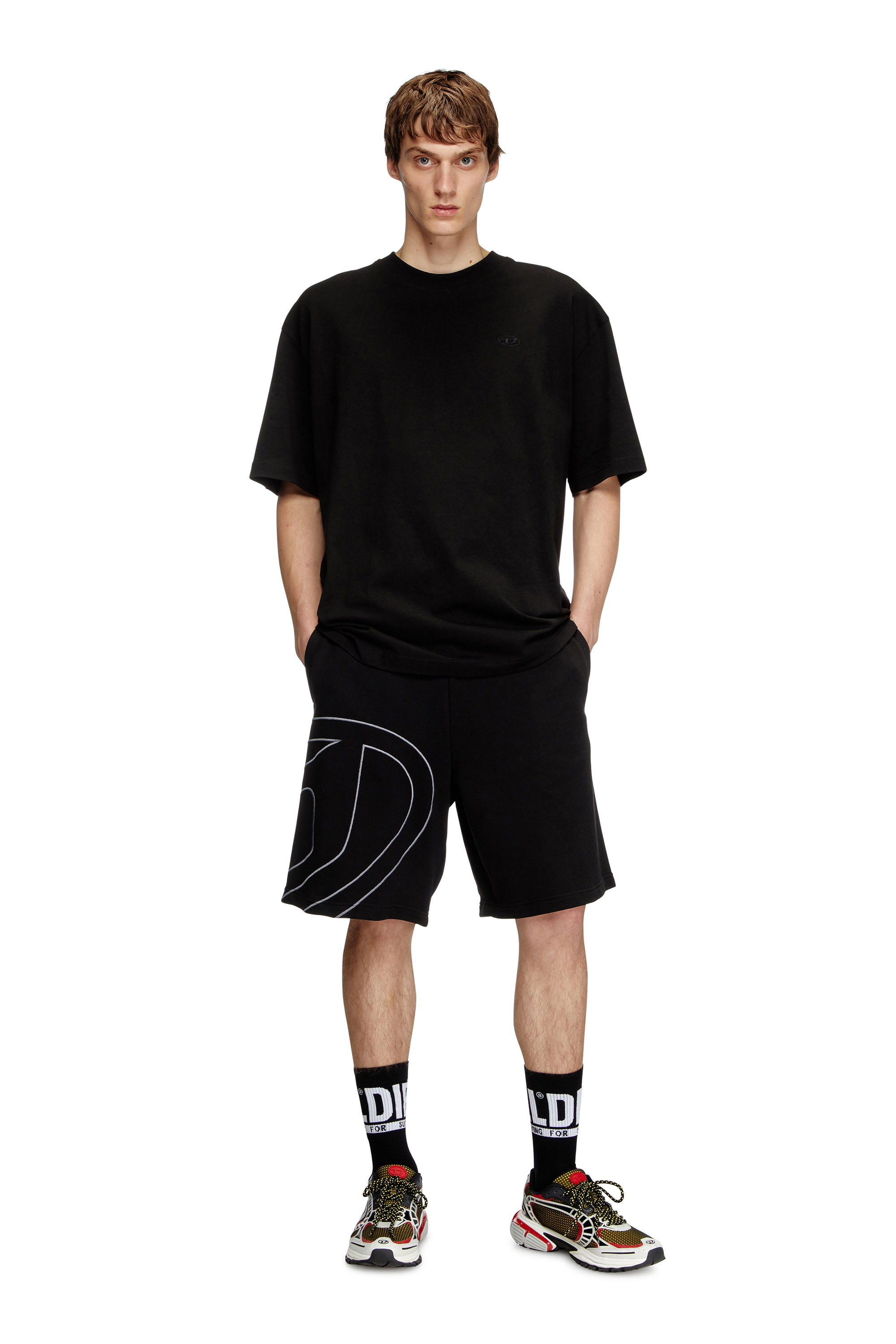 Diesel - P-CROW-MEGOVAL, Shorts sportivi con maxi logo D Uomo in Nero - 2