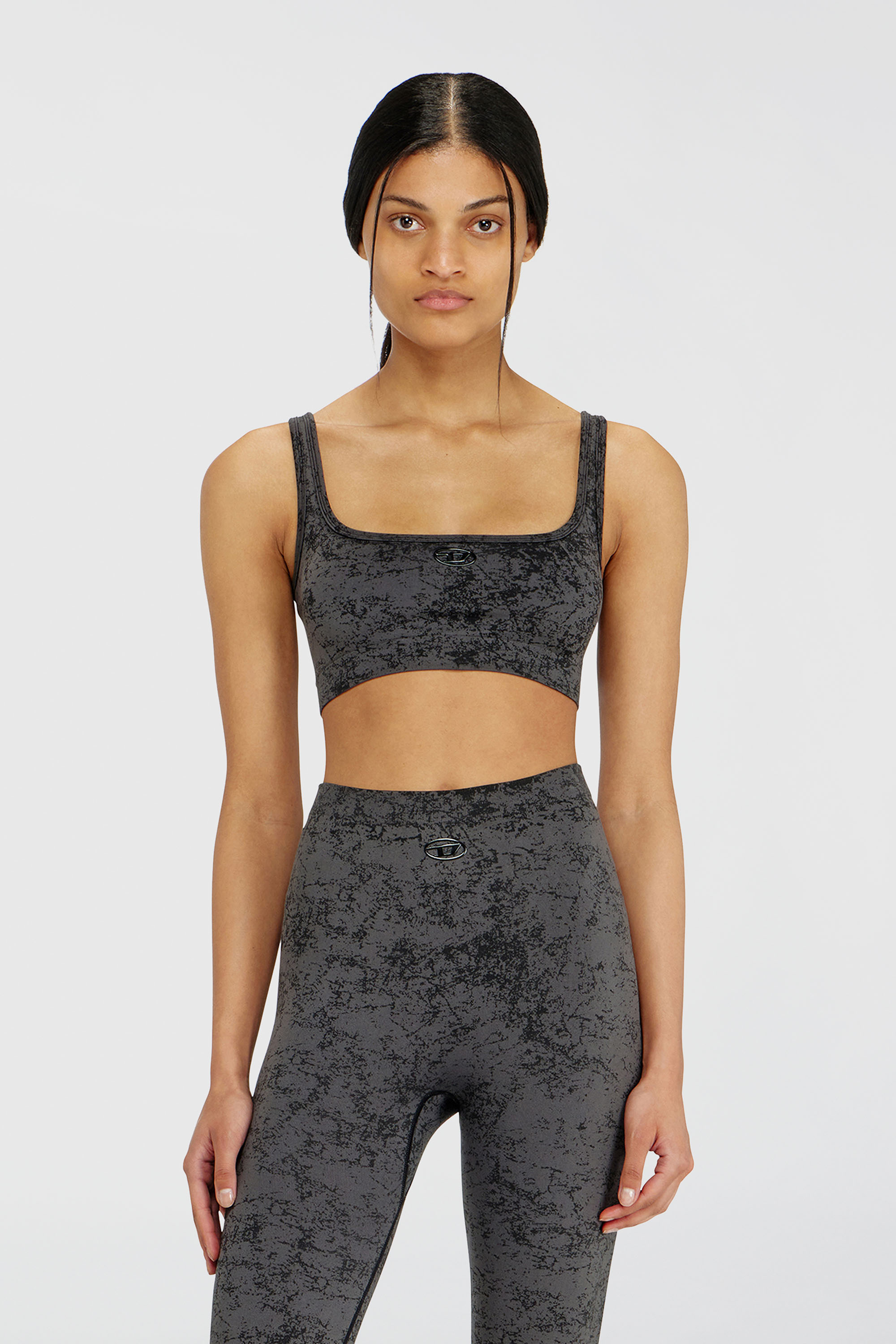 Diesel - HELLA-UTLT, Reggiseno sportivo con stampa utility Donna in Grigio - 2