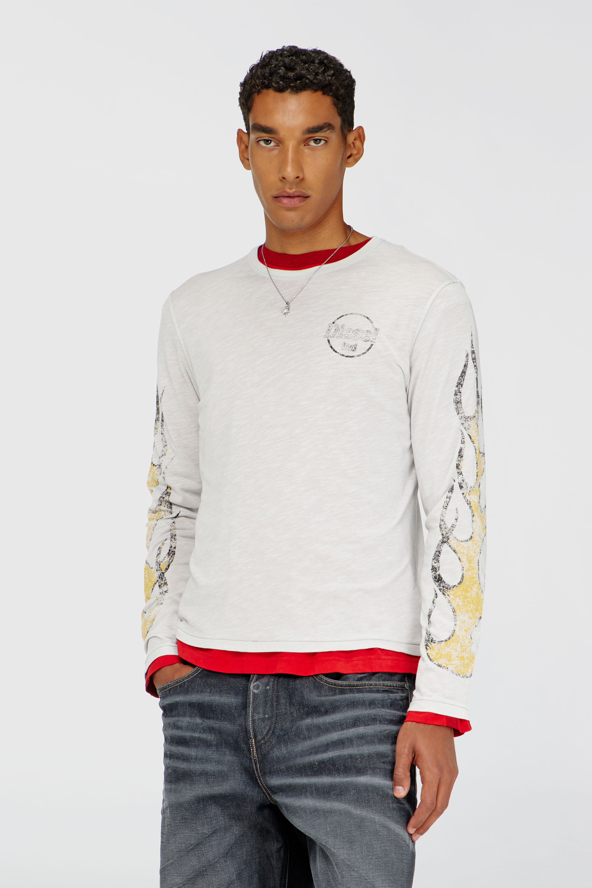 Diesel - T-NOTS-LS, T-shirt a manica lunga in jersey fiammata con stampa crack Uomo in Bianco - 3