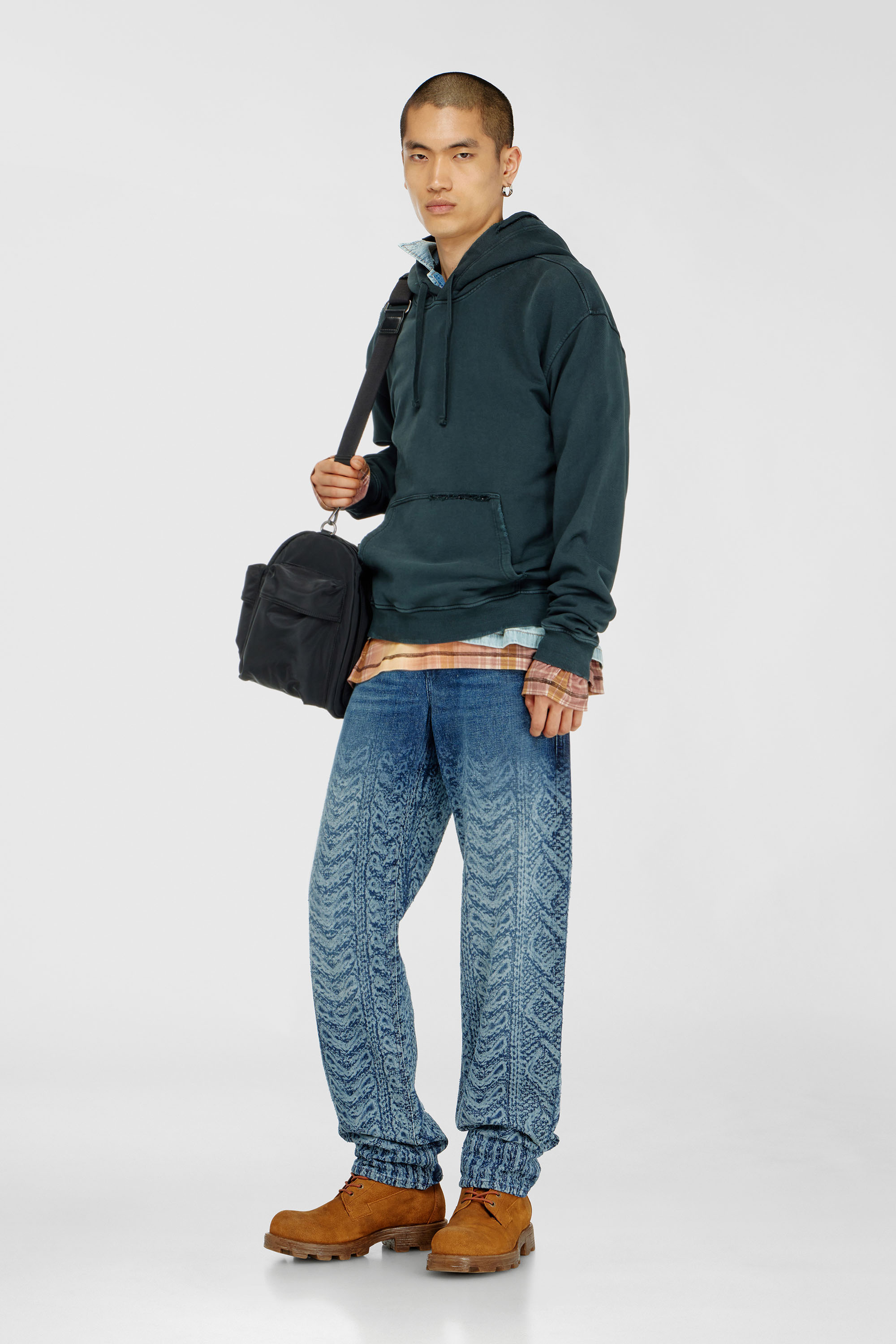 Diesel - S-NORM-HOOD-CRYSTALS, Hoodie con strappi e dettagli in cristallo Uomo in Verde - 2