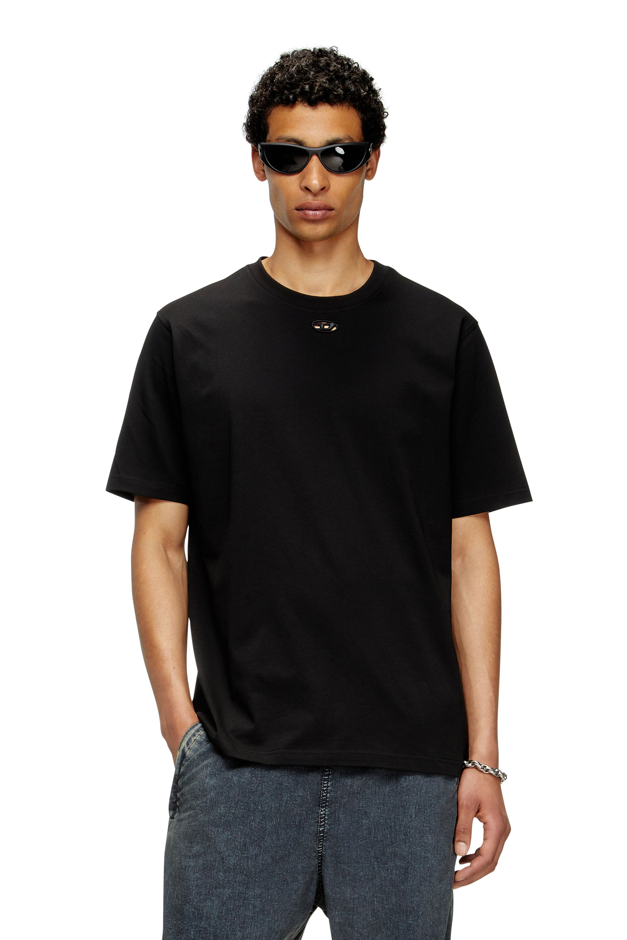 Diesel - T-ADJUST-MAREY, T-shirt avec cut-out à logo Oval D Homme in Noir - 1
