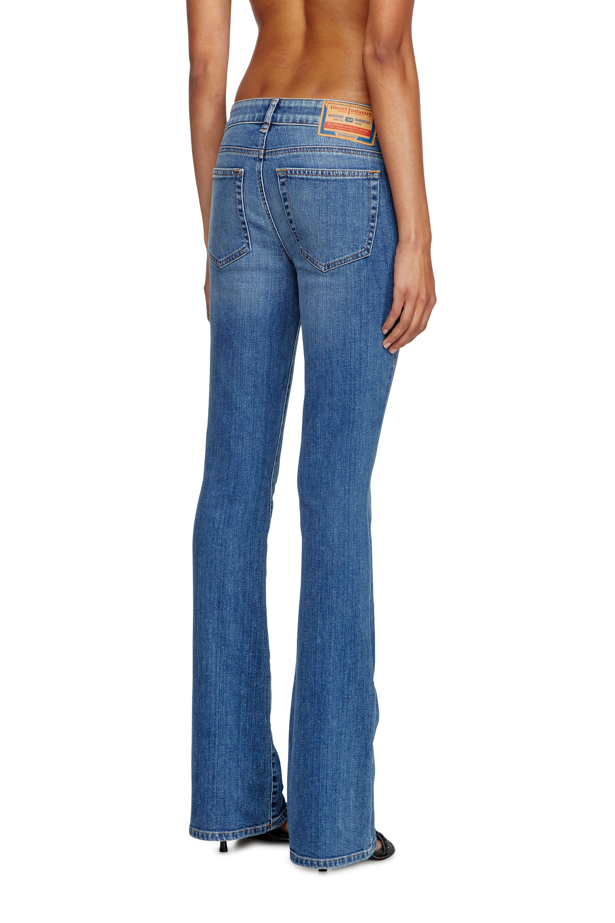 Diesel - Bootcut Jeans 1969 D-Ebbey 09L02 Femme, Bleu moyen - Image 4