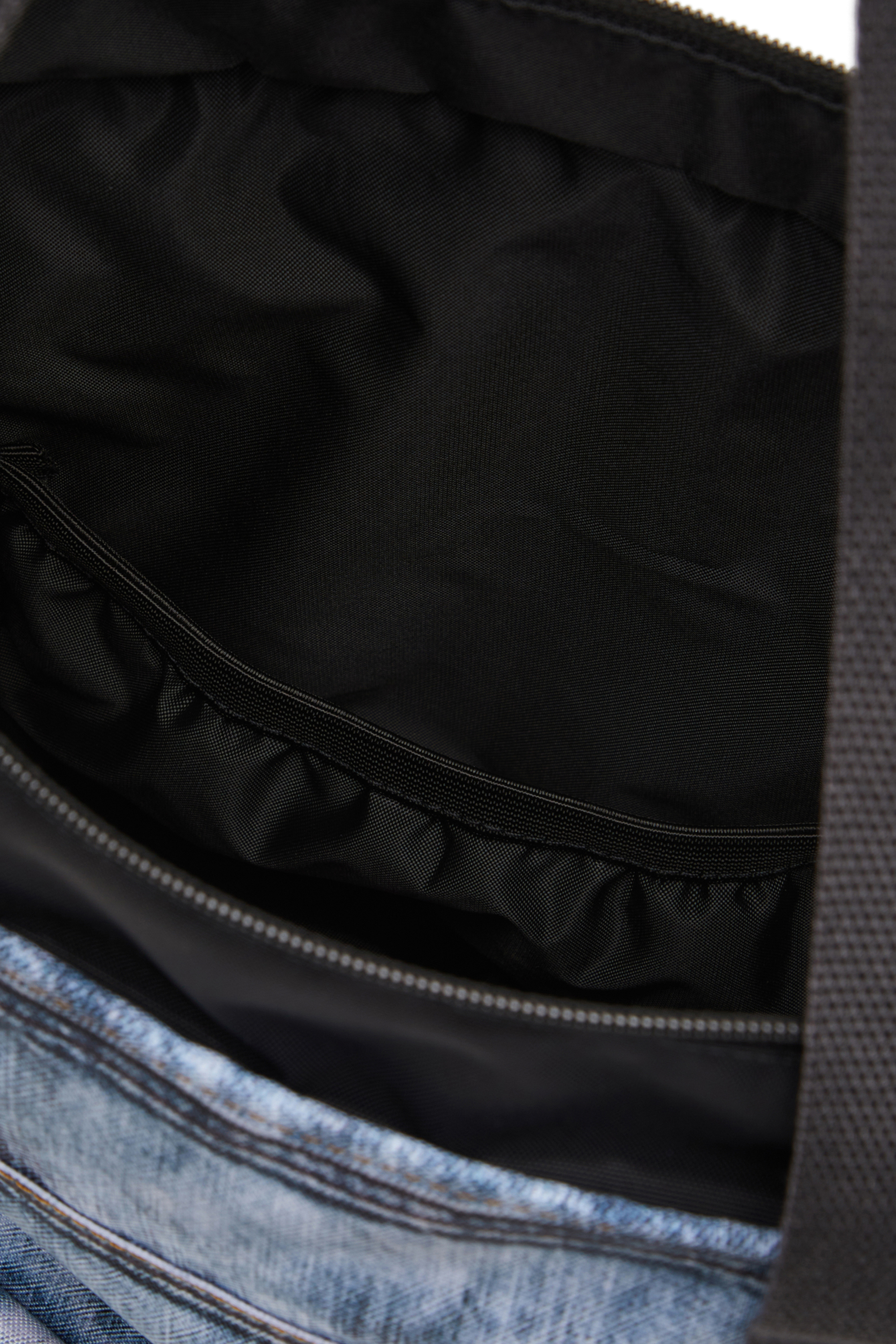 Diesel - DIESEL TOTE, Tote bag in denim trompe l'oeil Unisex in Blu - 3