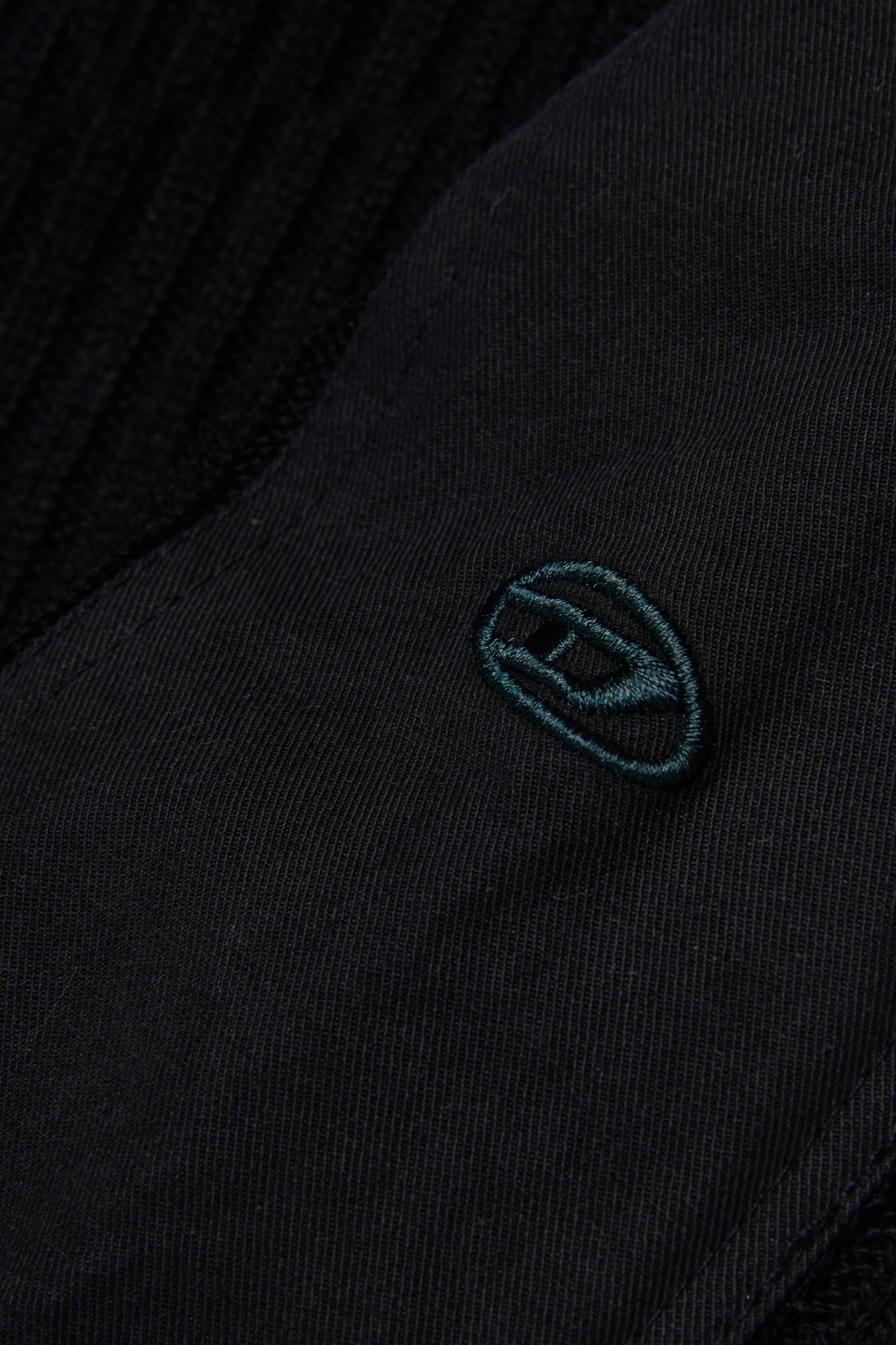 Diesel - KAMAR, Pull effiloch&eacute; en m&eacute;lange de laine Homme in Noir - 4