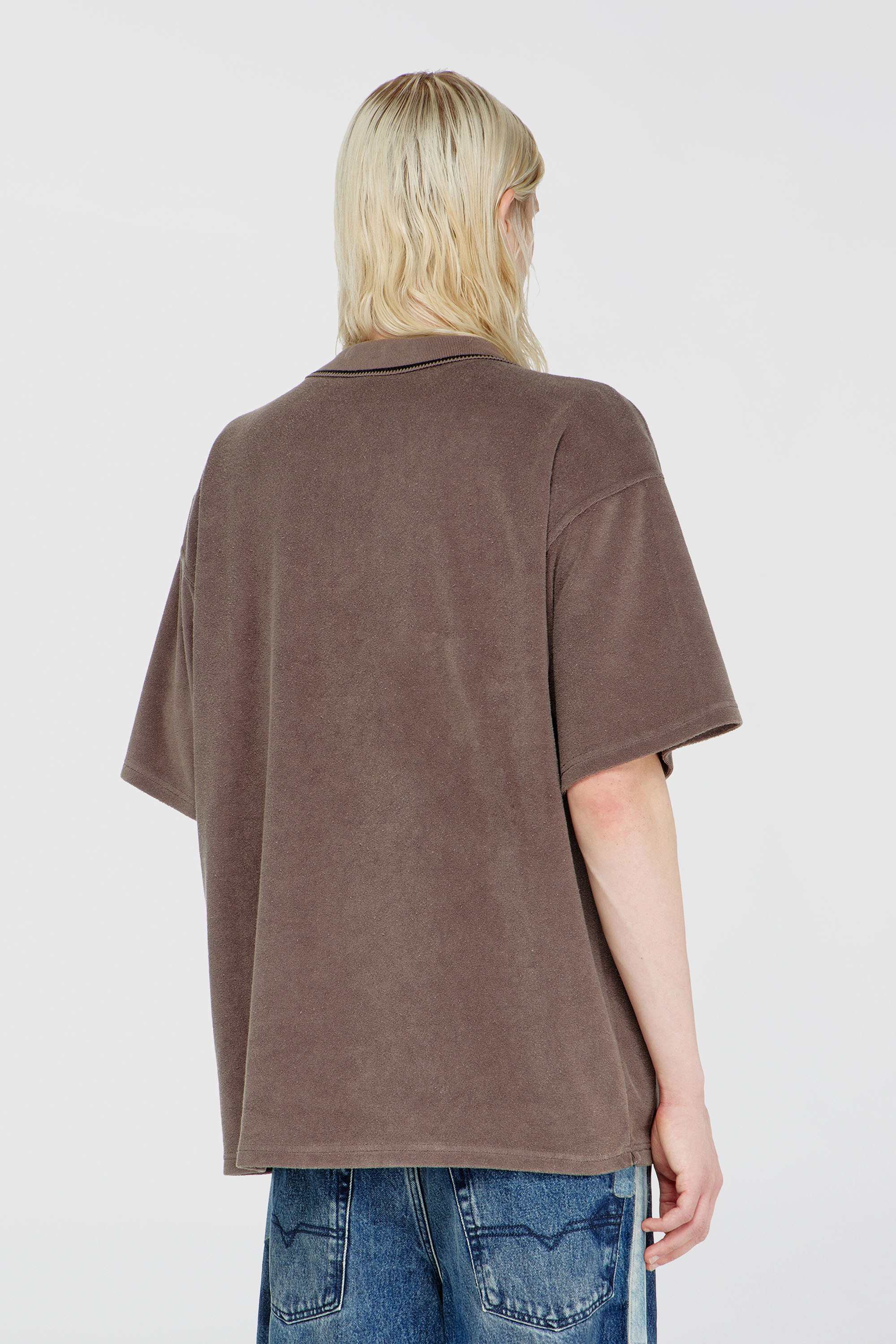 Diesel - T-SPONGY-ZIP, Polo in chenille con patch shield Uomo in Marrone - 4
