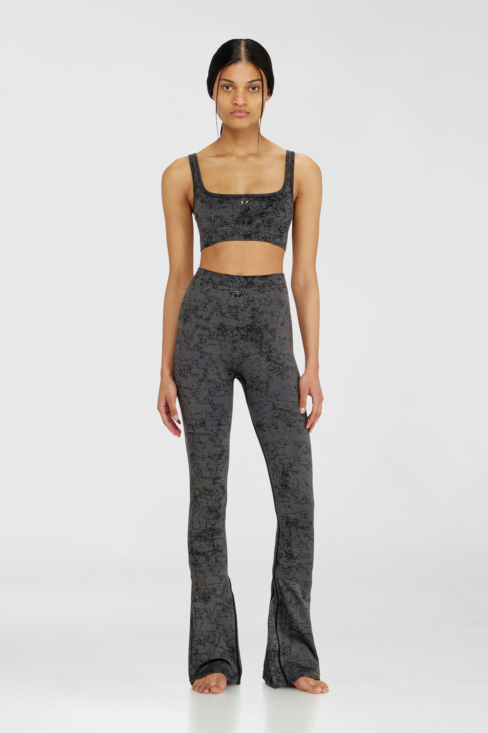 Diesel - CORNELIA-UTLT, Leggings svasati con stampa utilitarian Donna in Grigio - 2