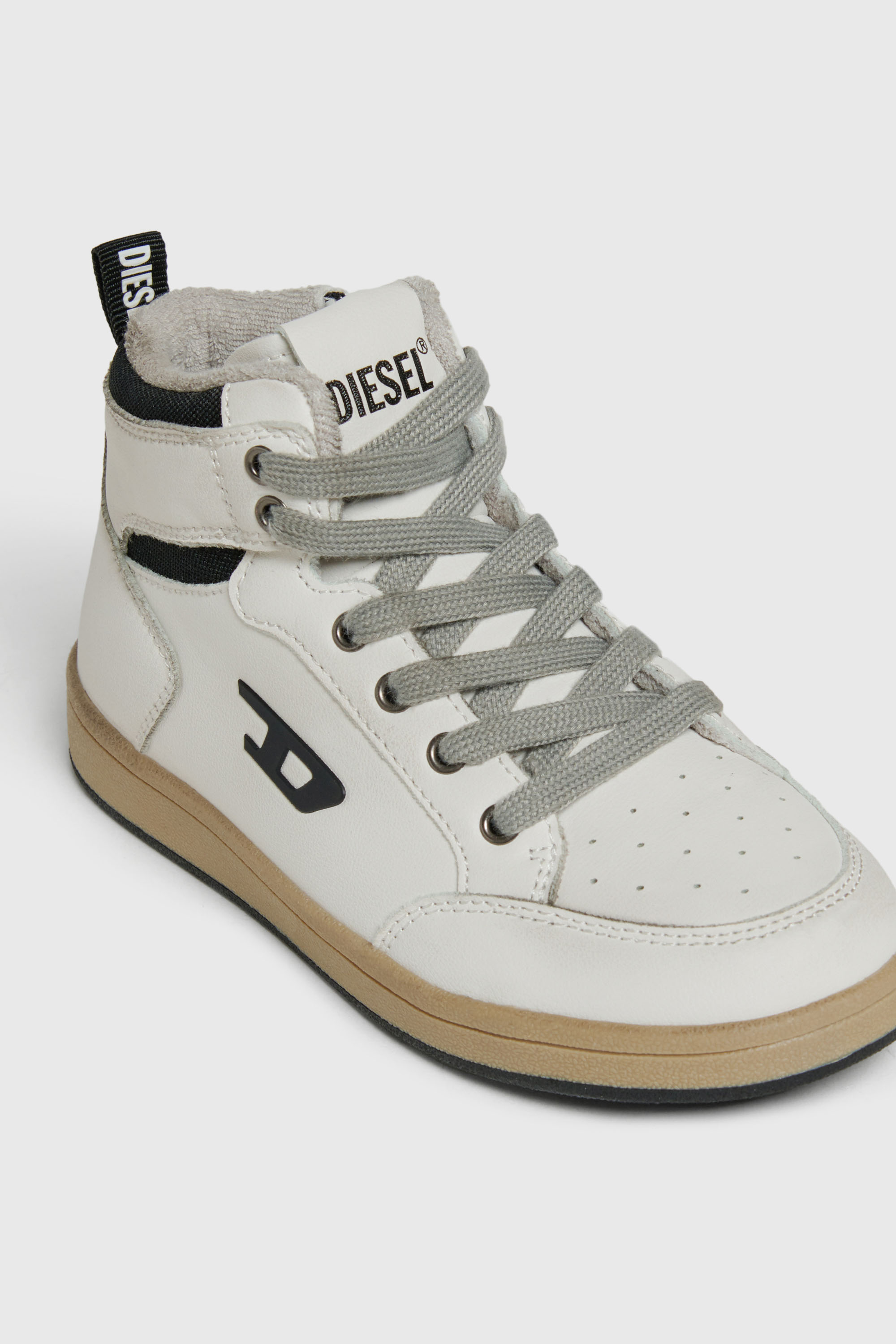 Diesel - S-KIRJY-MID, S-Kirjy - Baskets montantes perfor&eacute;es avec logo D Mixte in Blanc - 4