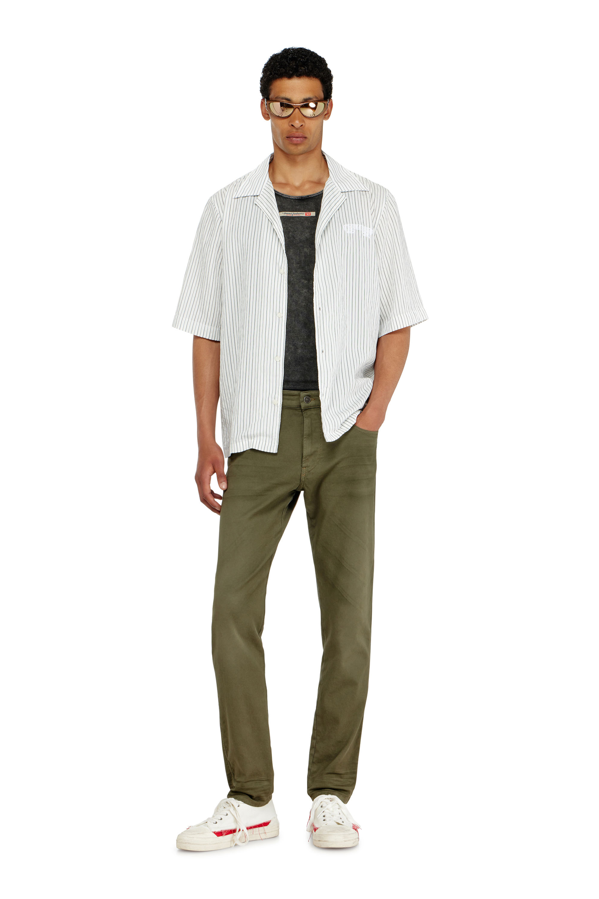 Diesel - Slim 2062 D-Strukt Joggjeans&reg; 0670M Uomo, Verde Militare - Image 1