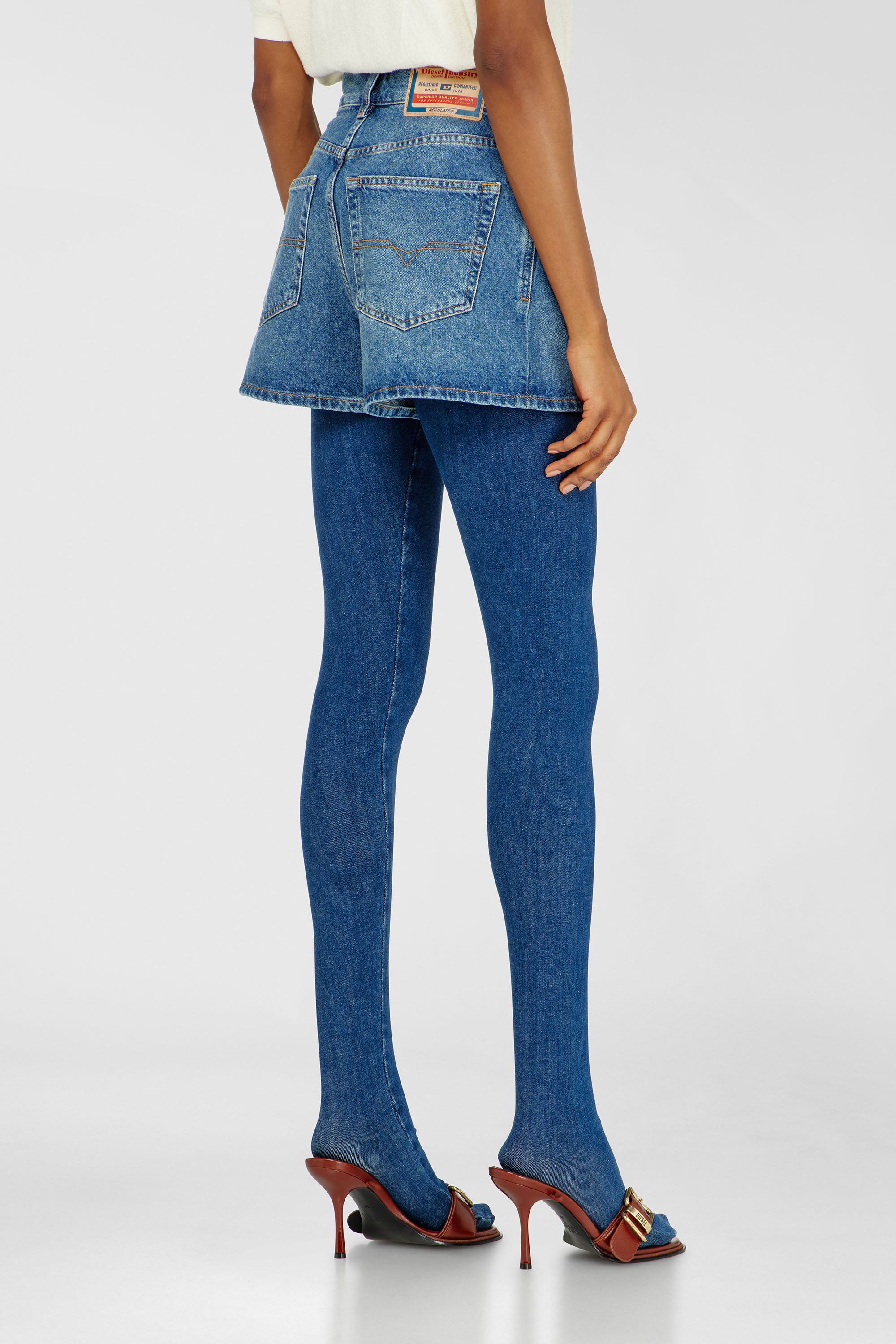 Diesel - DE-HELIOS, Shorts in denim effetto vissuto Donna in Blu - 4