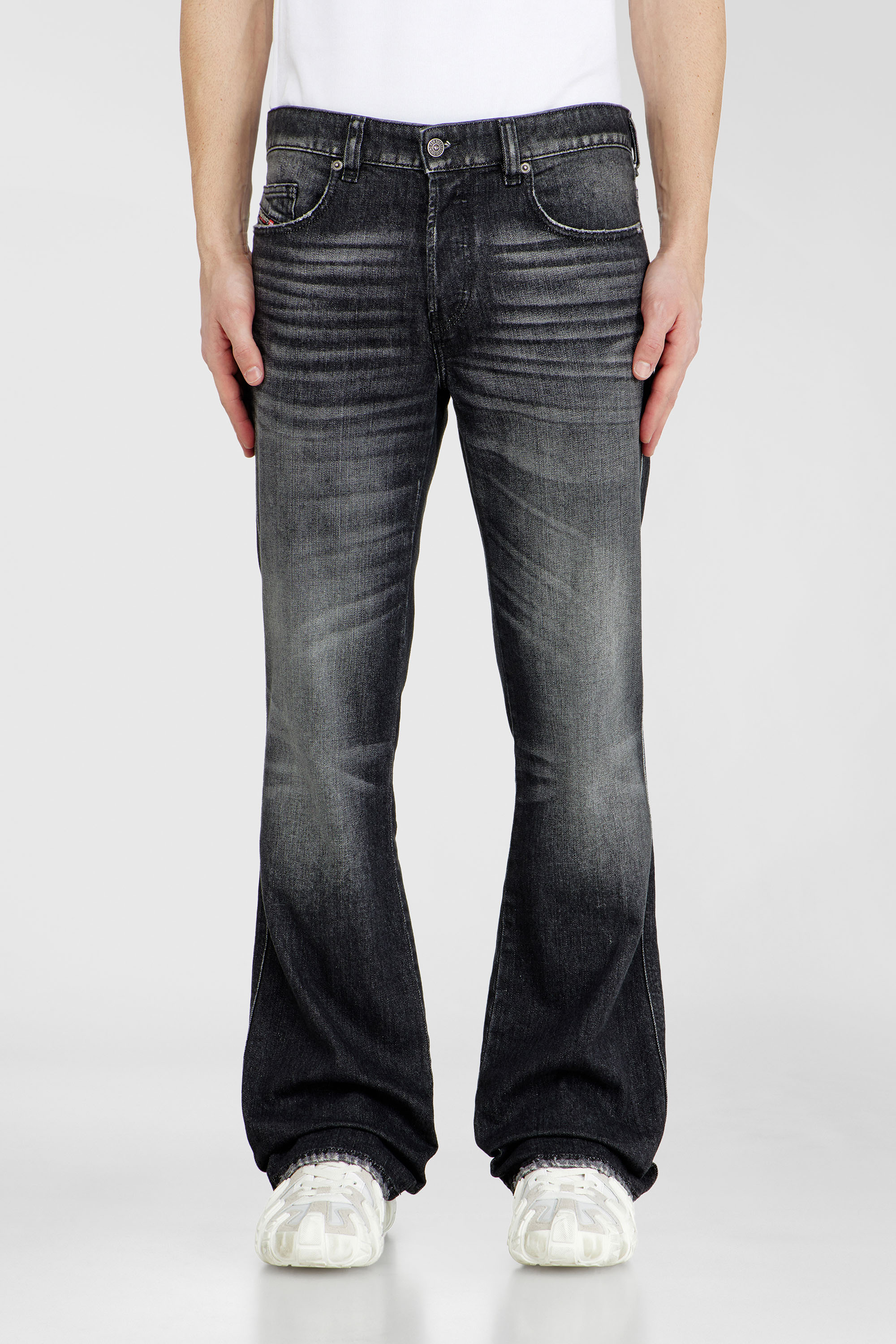 Diesel - Bootcut Jeans 1998 D-Buck 09L50 Uomo, Nero/Grigio scuro - Image 1