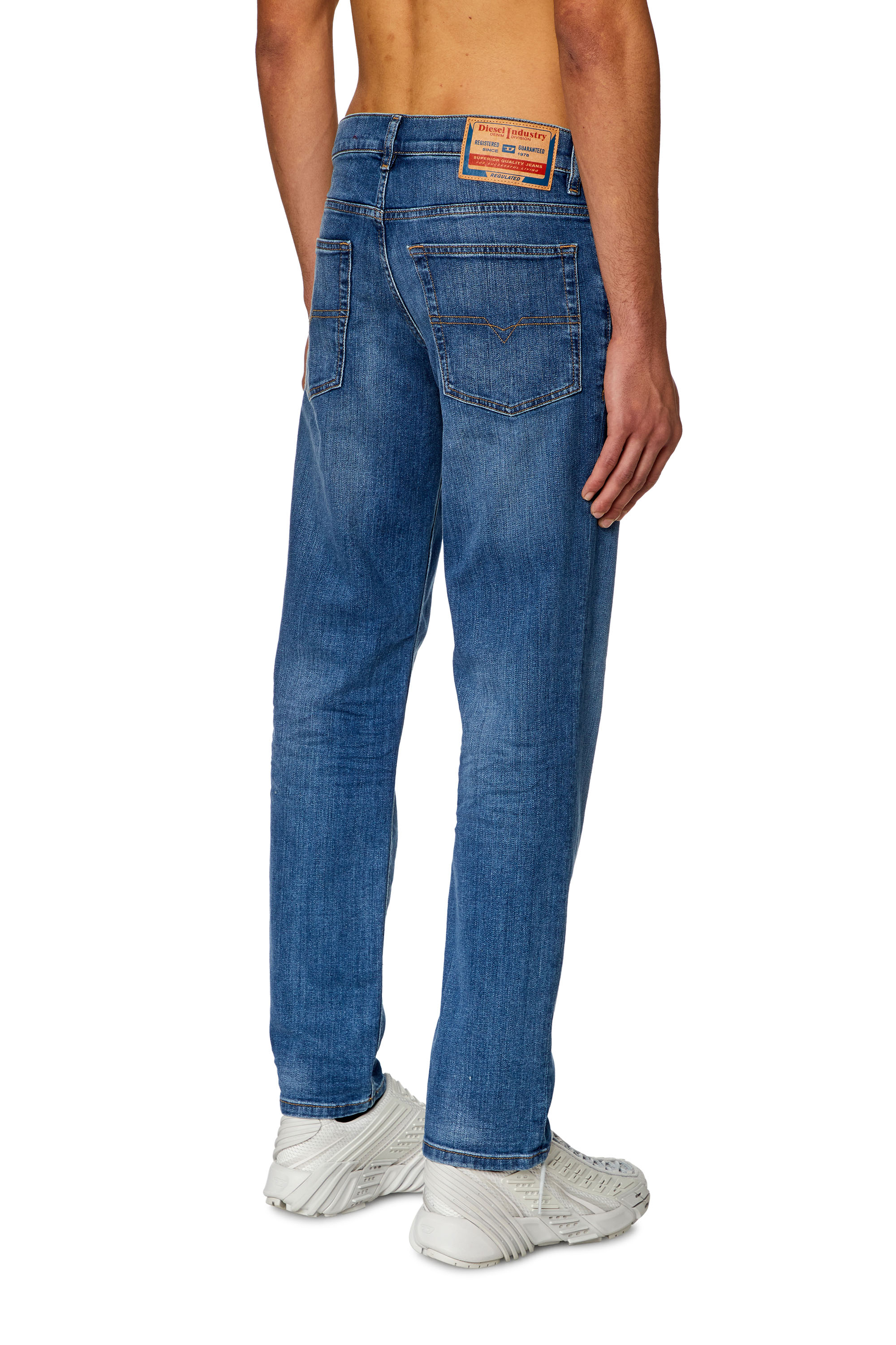 Diesel - Tapered Jeans 2023 D-Finitive 0KIAL, Bleu Clair - Image 3