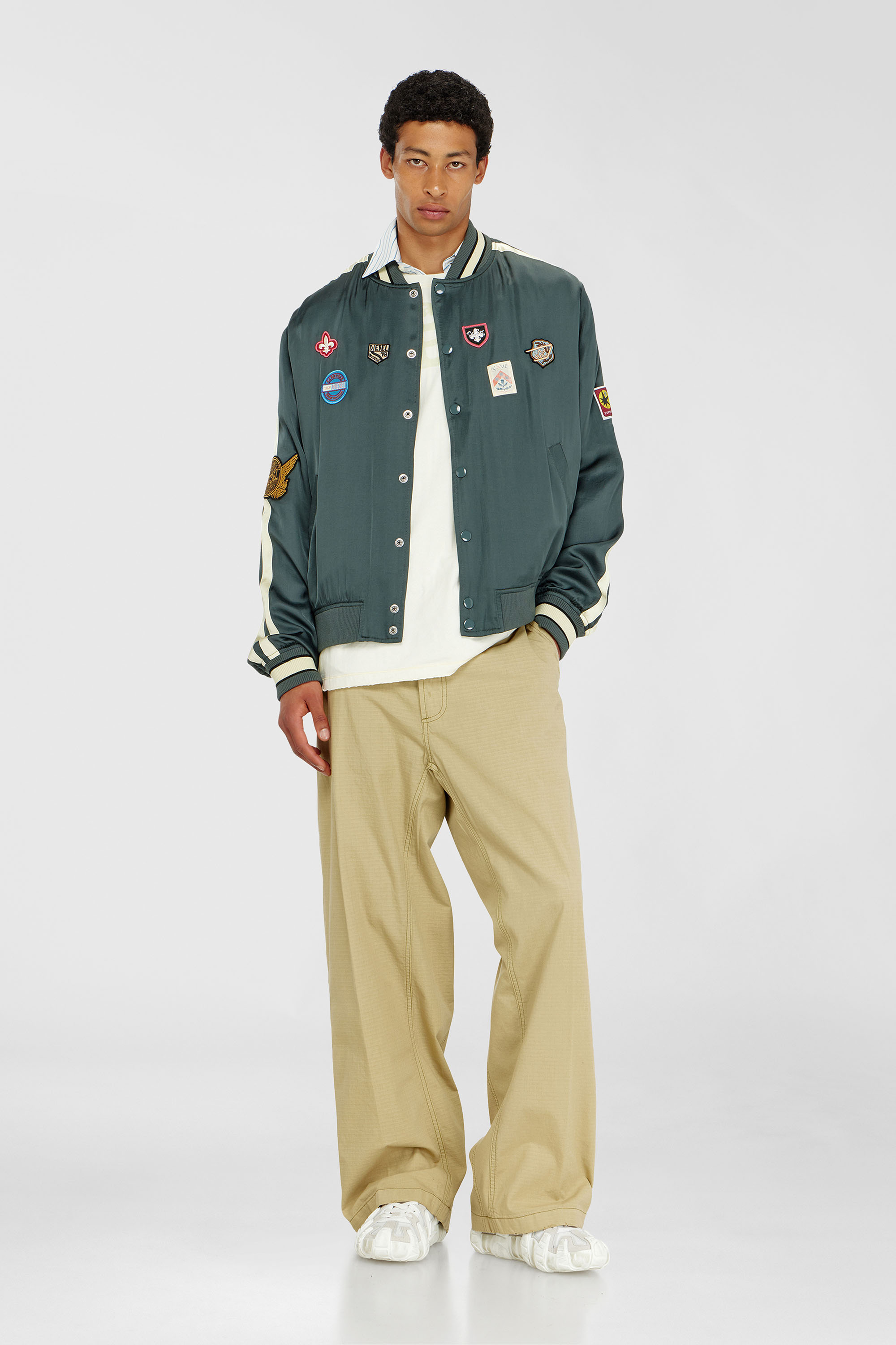 Diesel - J-ANNU, Blouson bomber satin&eacute; avec patchs Homme in Vert - 1