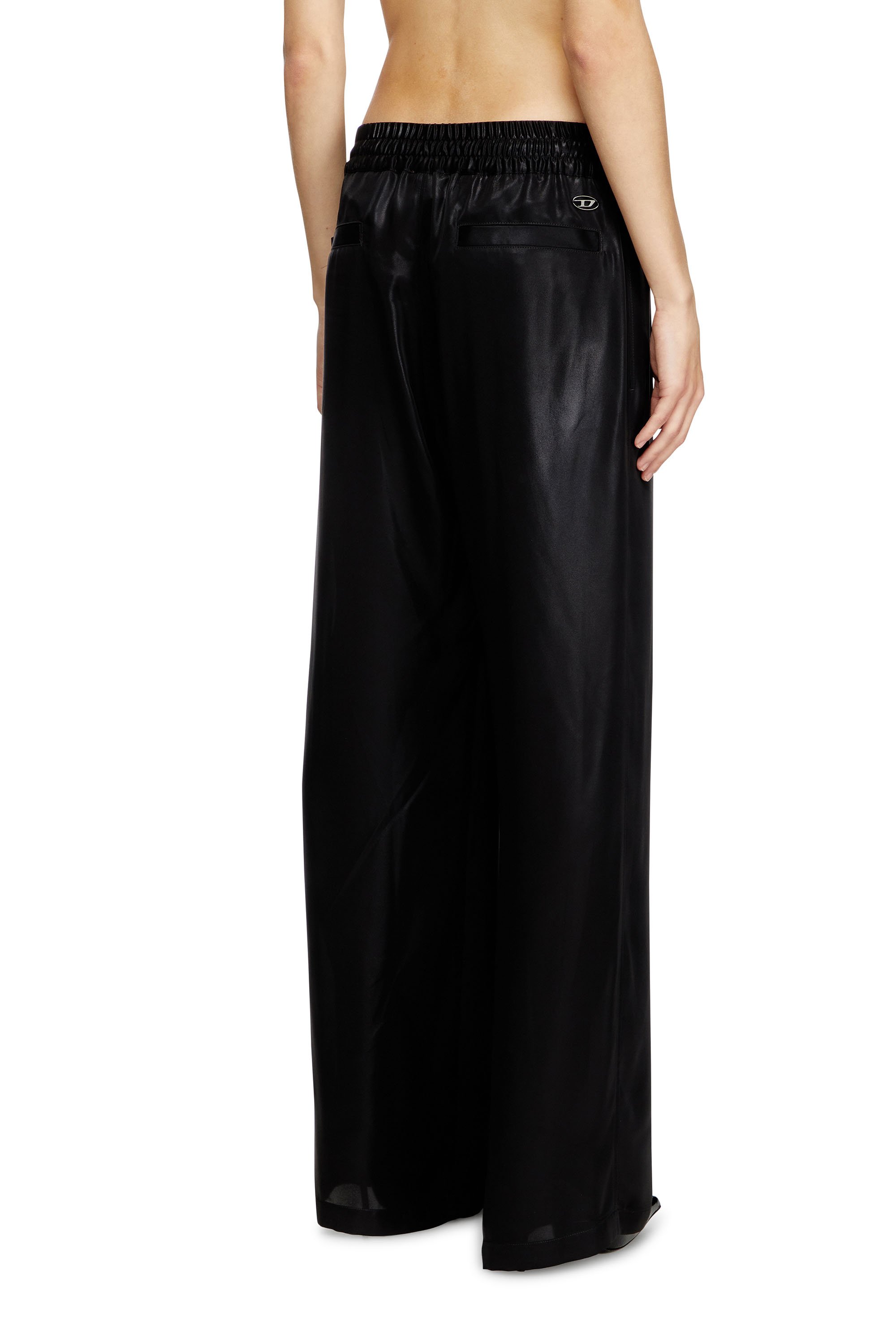 Diesel - P-DREYER-C-WN-Q1, Pantalon de survêtement en satin Femme in Noir - 4