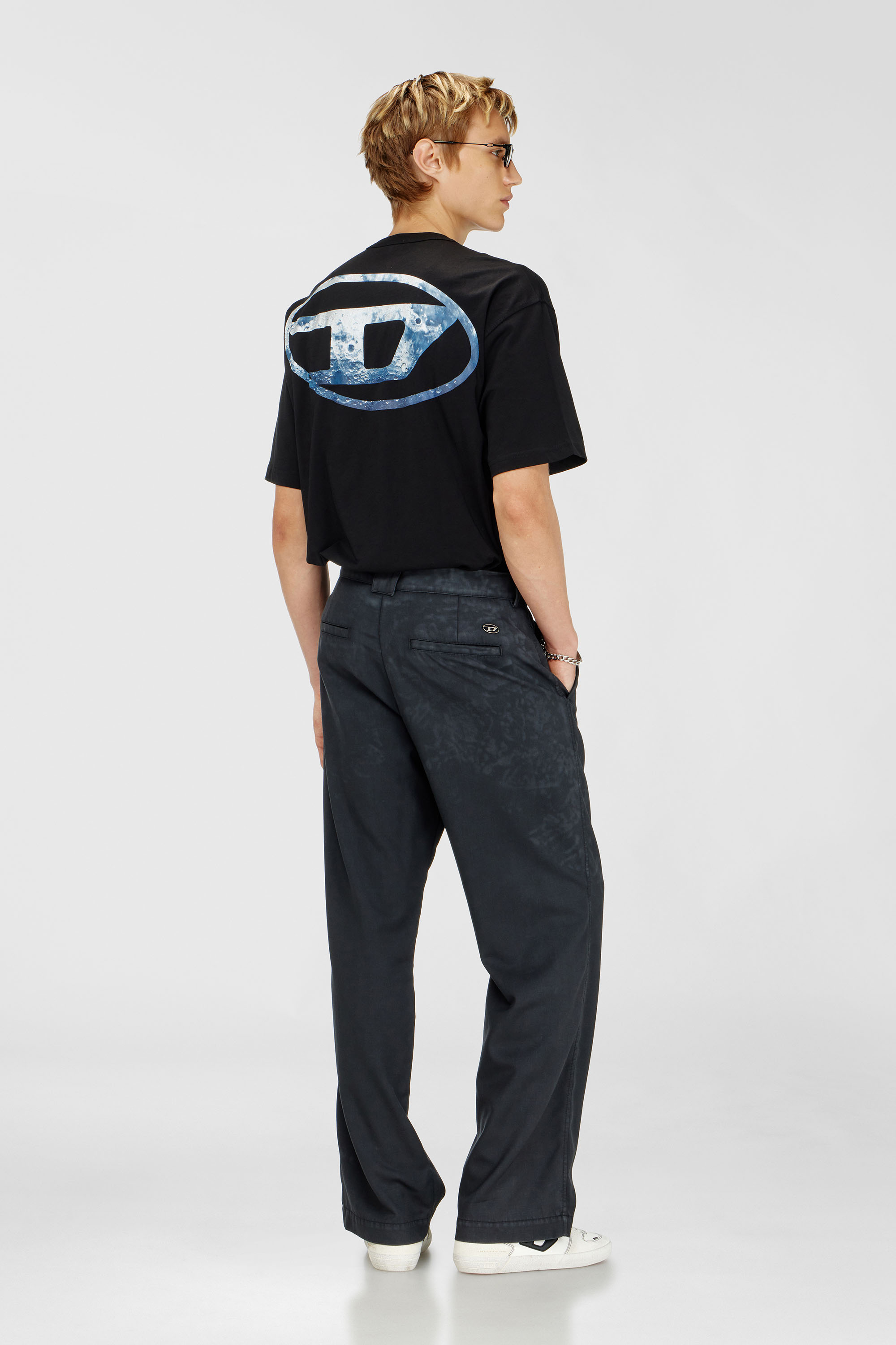 Diesel - T-WASH-MOON-T92, Herren T-Shirt aus Baumwolle mit Oval D Logo und Grafik in Schwarz - 2