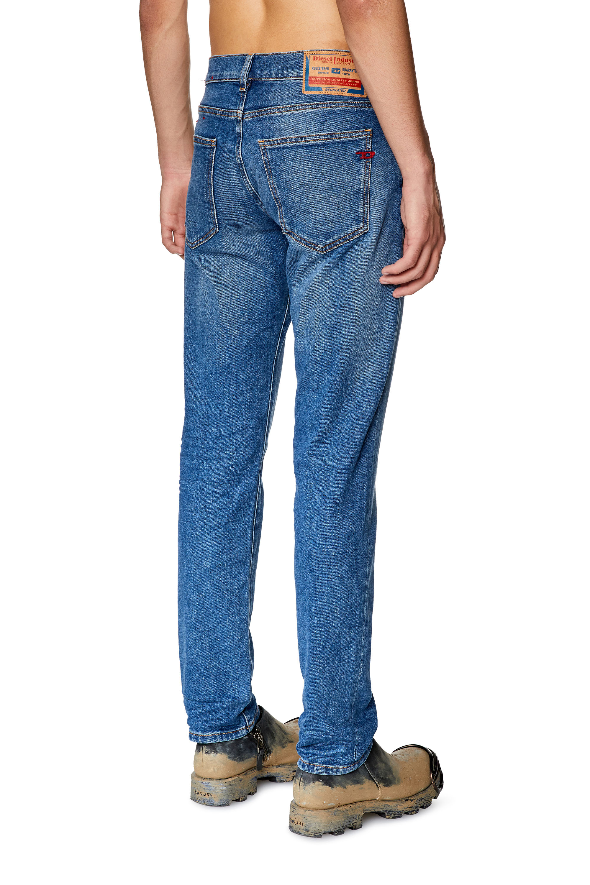 Diesel - 2019 D-Strukt 0ENAT Slim Jeans, Bleu moyen - Image 2