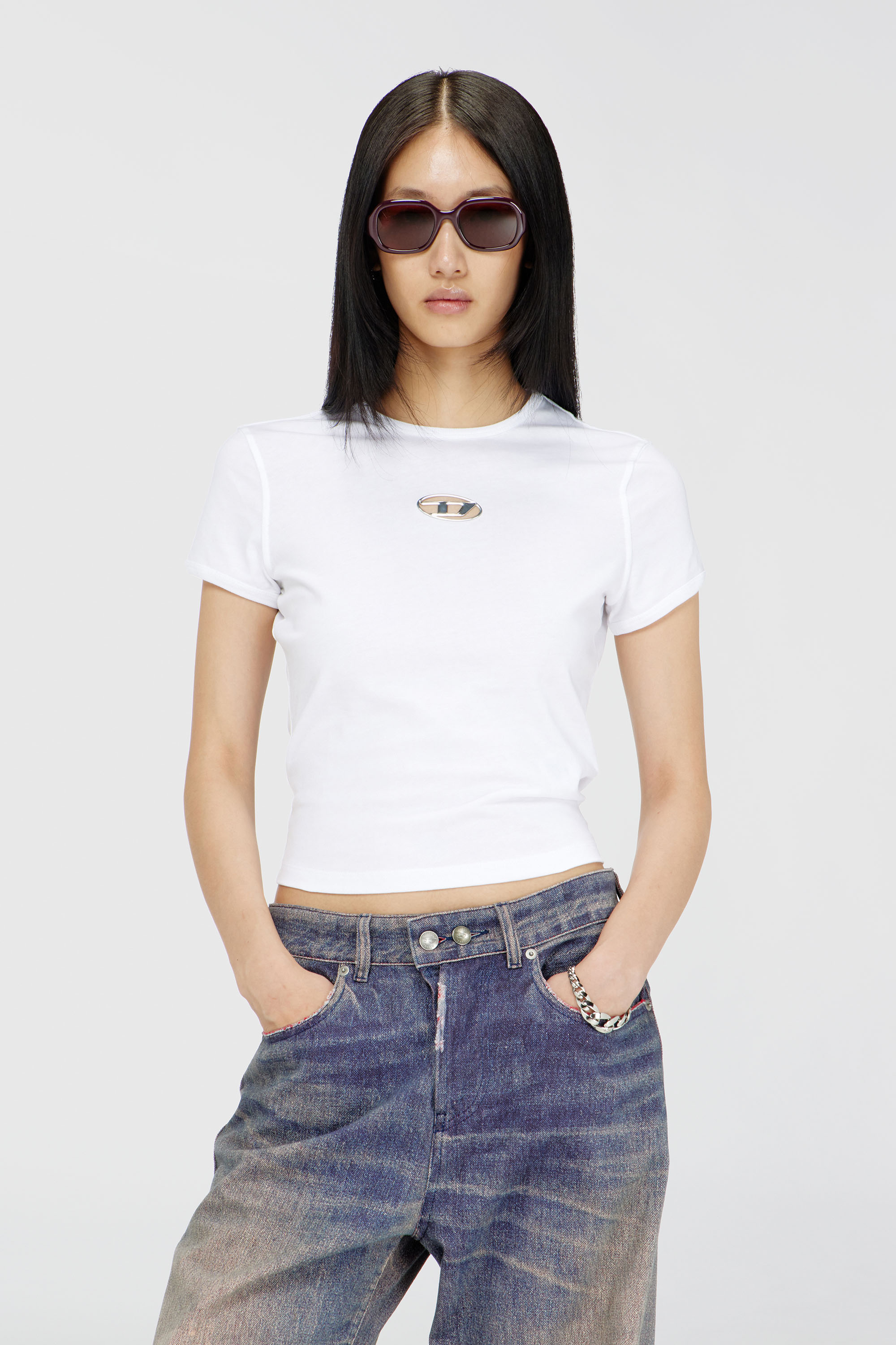 Diesel - T-UNCUTIE-LONG-OD-Q1, T-shirt slim con logo Oval D cut-out Donna in Bianco - 1