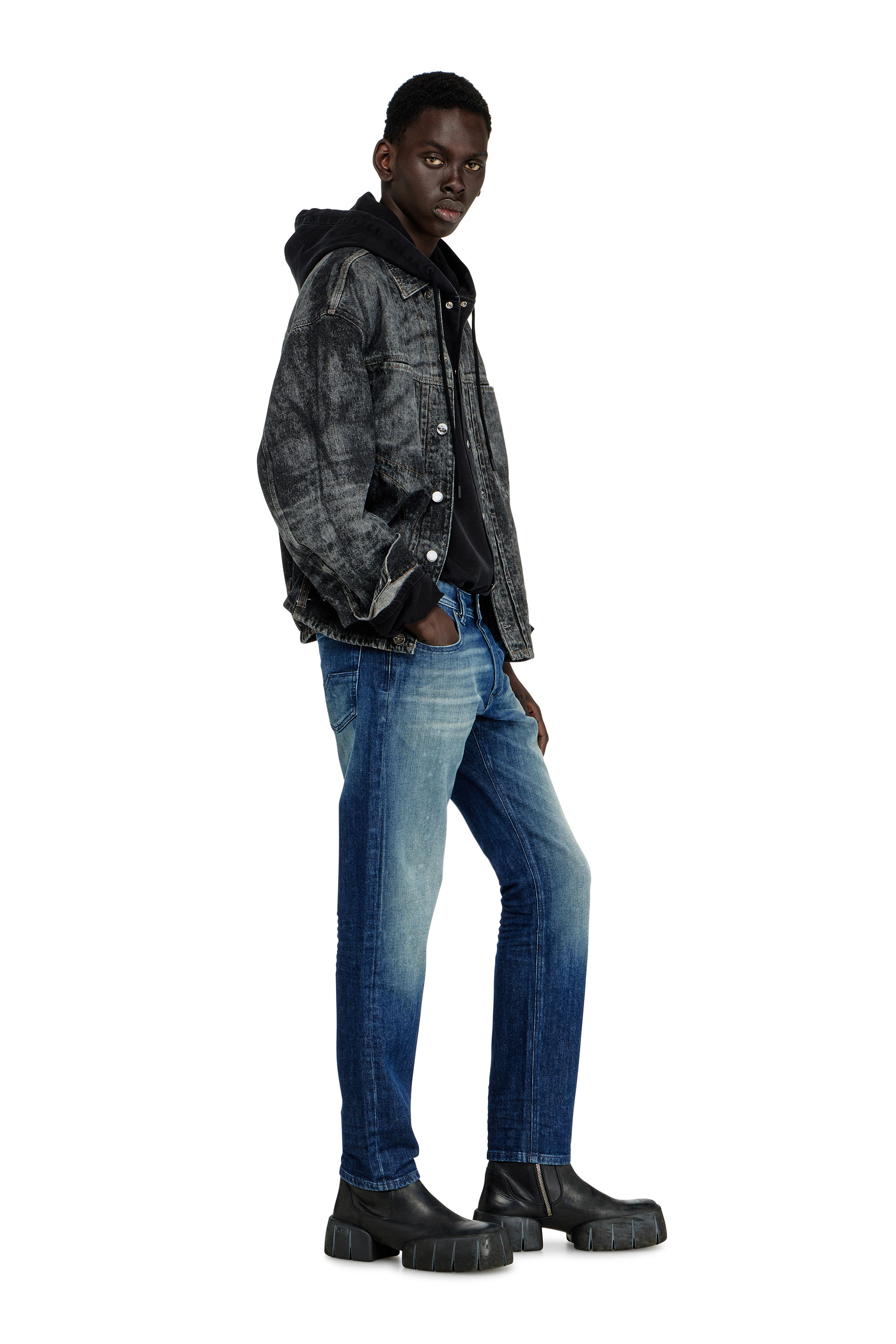 Diesel - Regular Jeans 1986 Larkee-Beex 0KBBR Uomo, Blu Scuro - Image 3