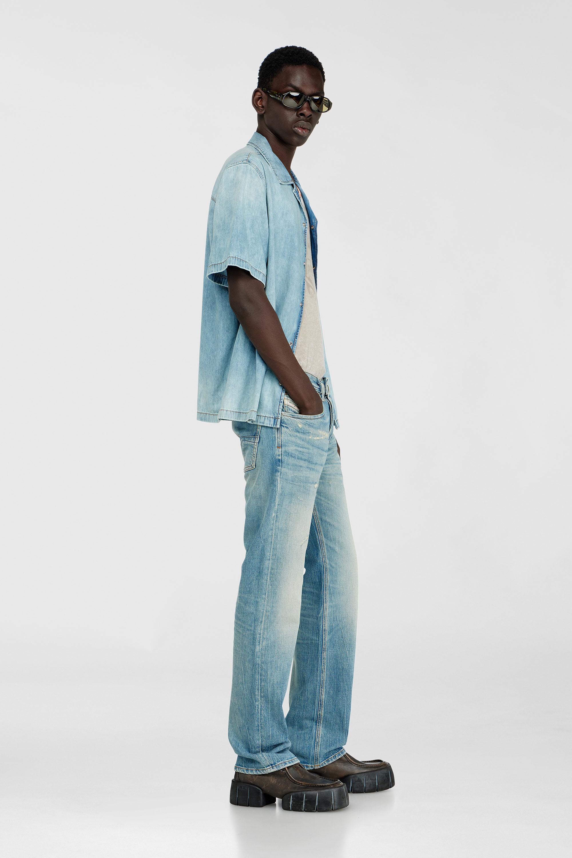 Diesel - Regular Jeans 1985 Larkee 09P33 Homme, Bleu Clair - Image 1
