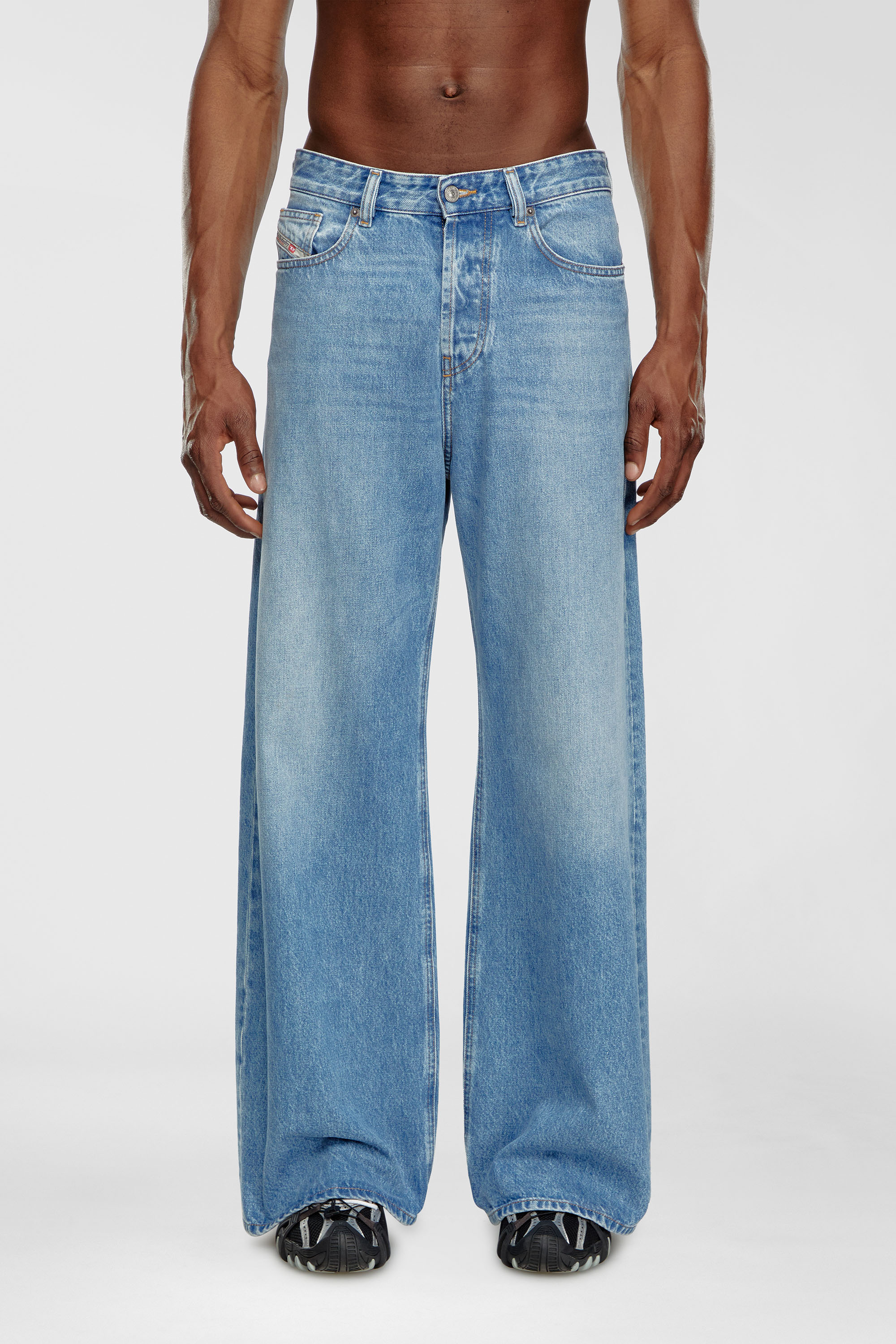 Diesel - Unisex's Relaxed Jeans 1996 D-Sire 09I29, Light Blue - 2