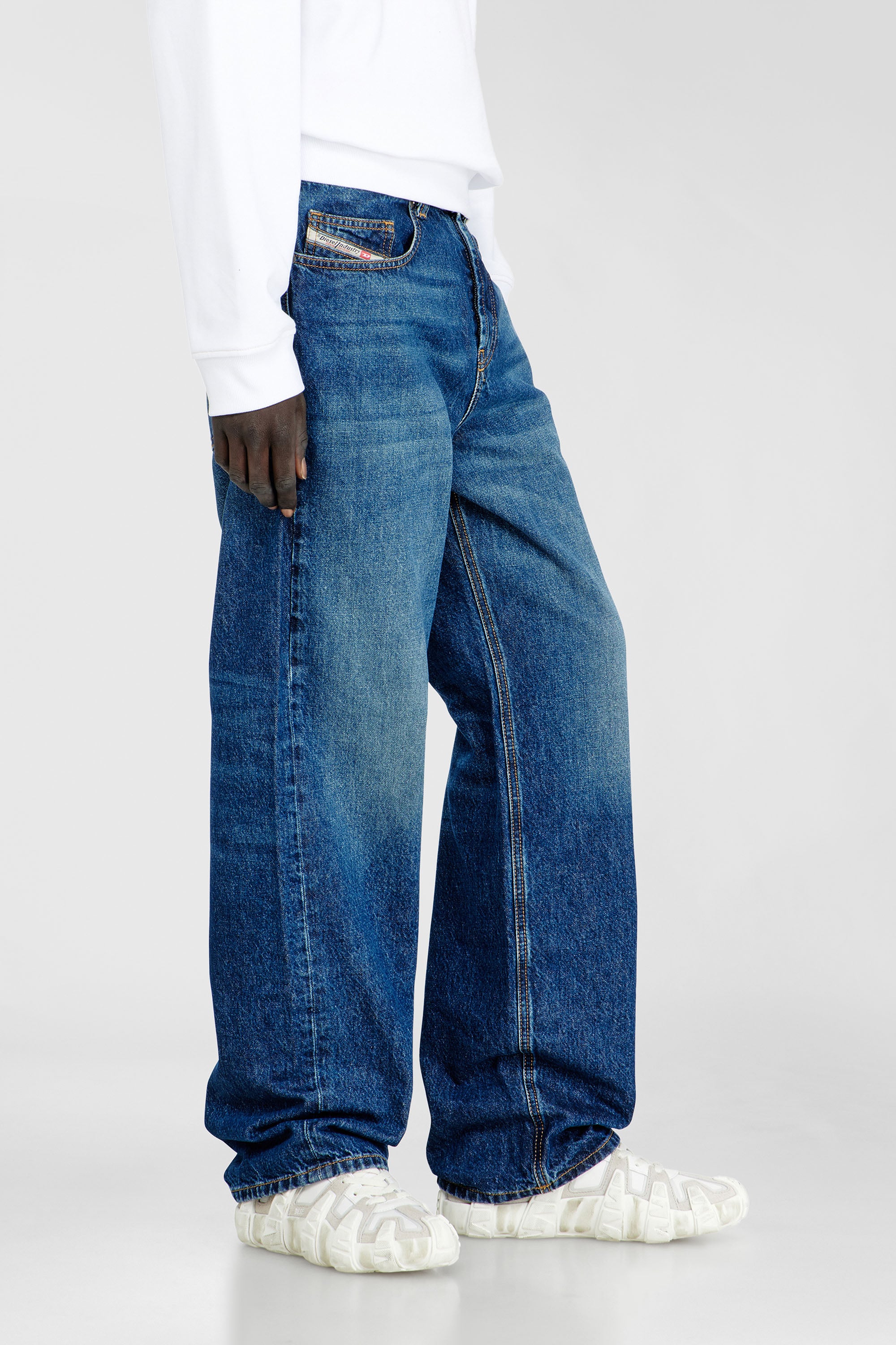 Diesel - Relaxed Jeans 2001 D-Macro 09I27 Uomo, Blu medio - Image 6