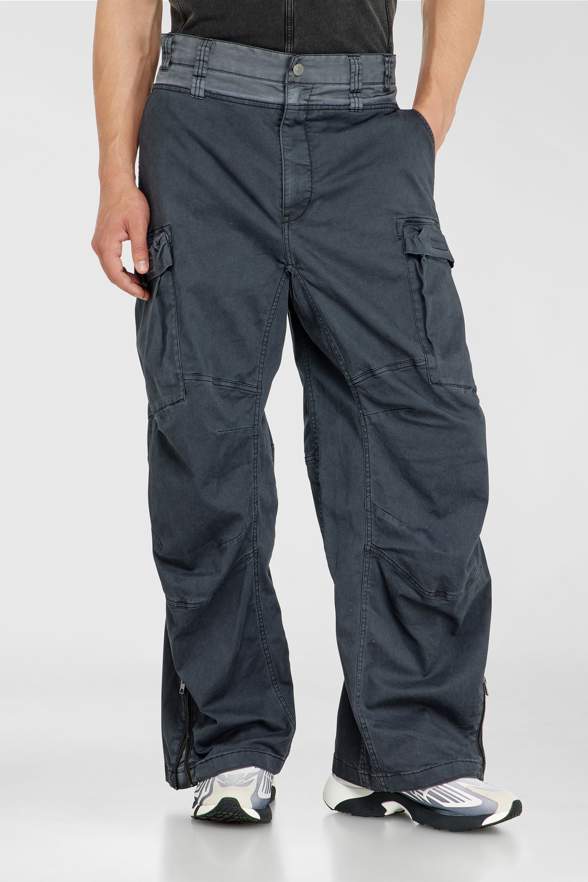 Diesel - P-DELLS, Pantaloni cargo in cotone e nylon Uomo in Blu - 1