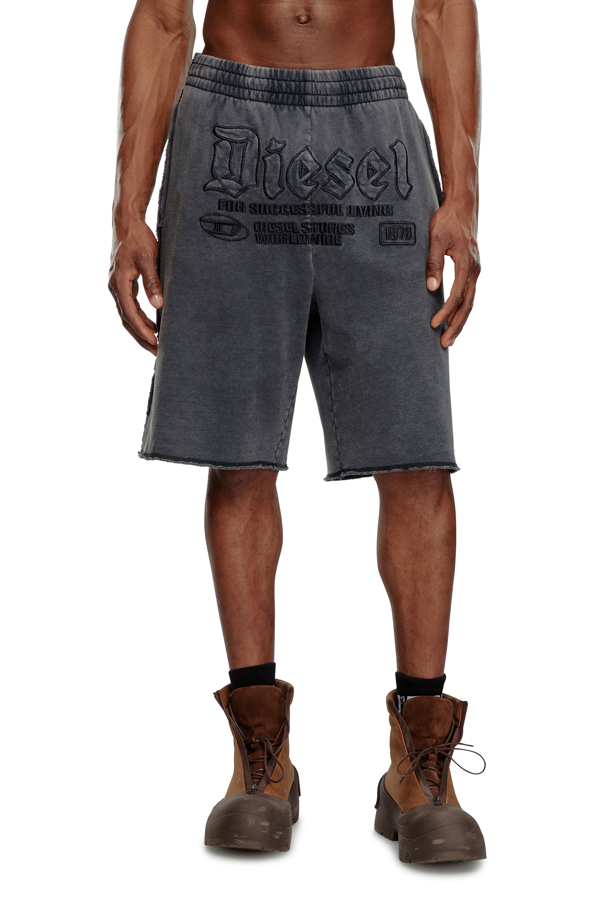 Diesel - P-RAWMARSHY, Homme Short de survêtement avec broderie Diesel in Noir - Image 1