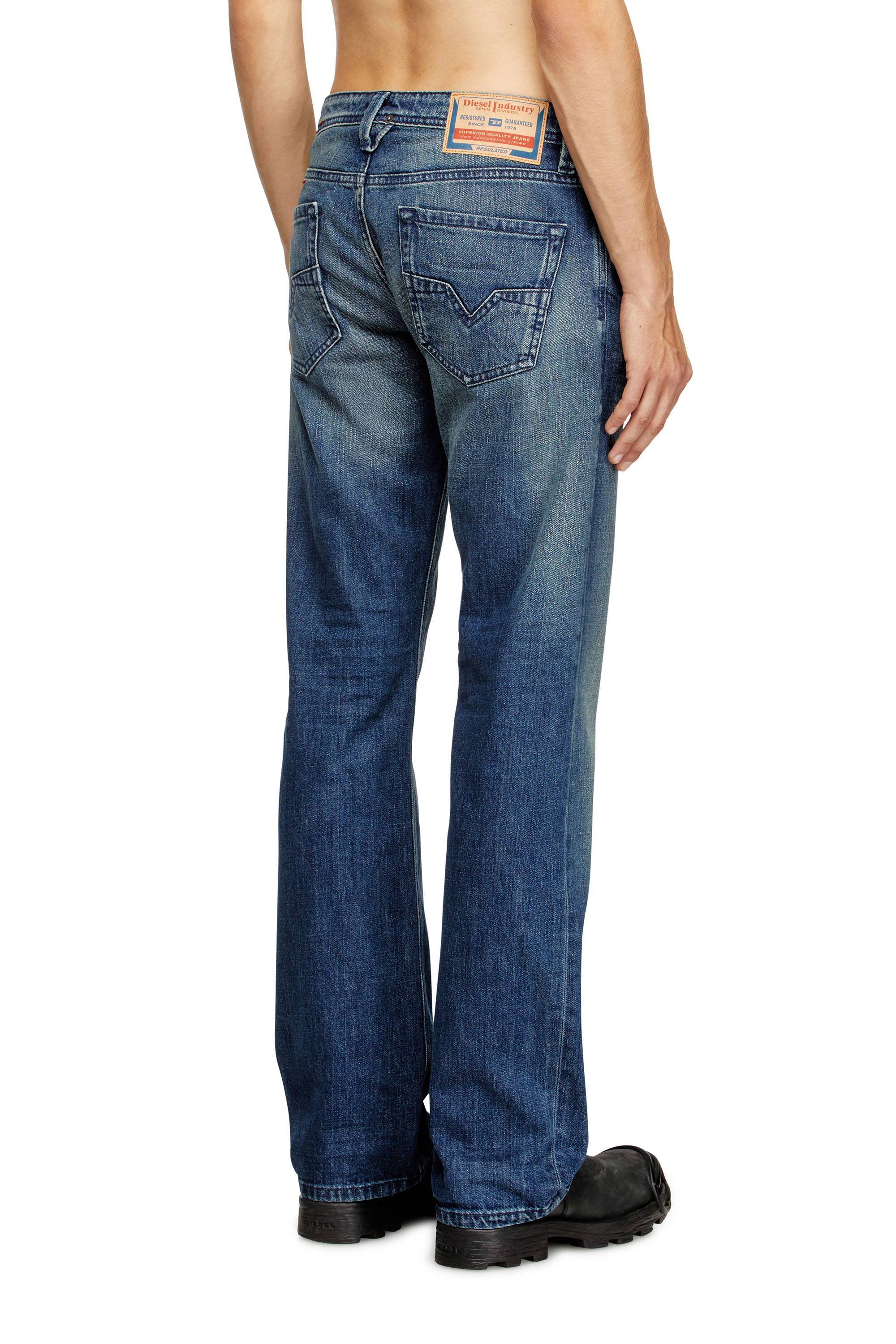 Diesel - Regular Jeans 1985 Larkee 0DBDS Uomo, Blu Scuro - Image 4