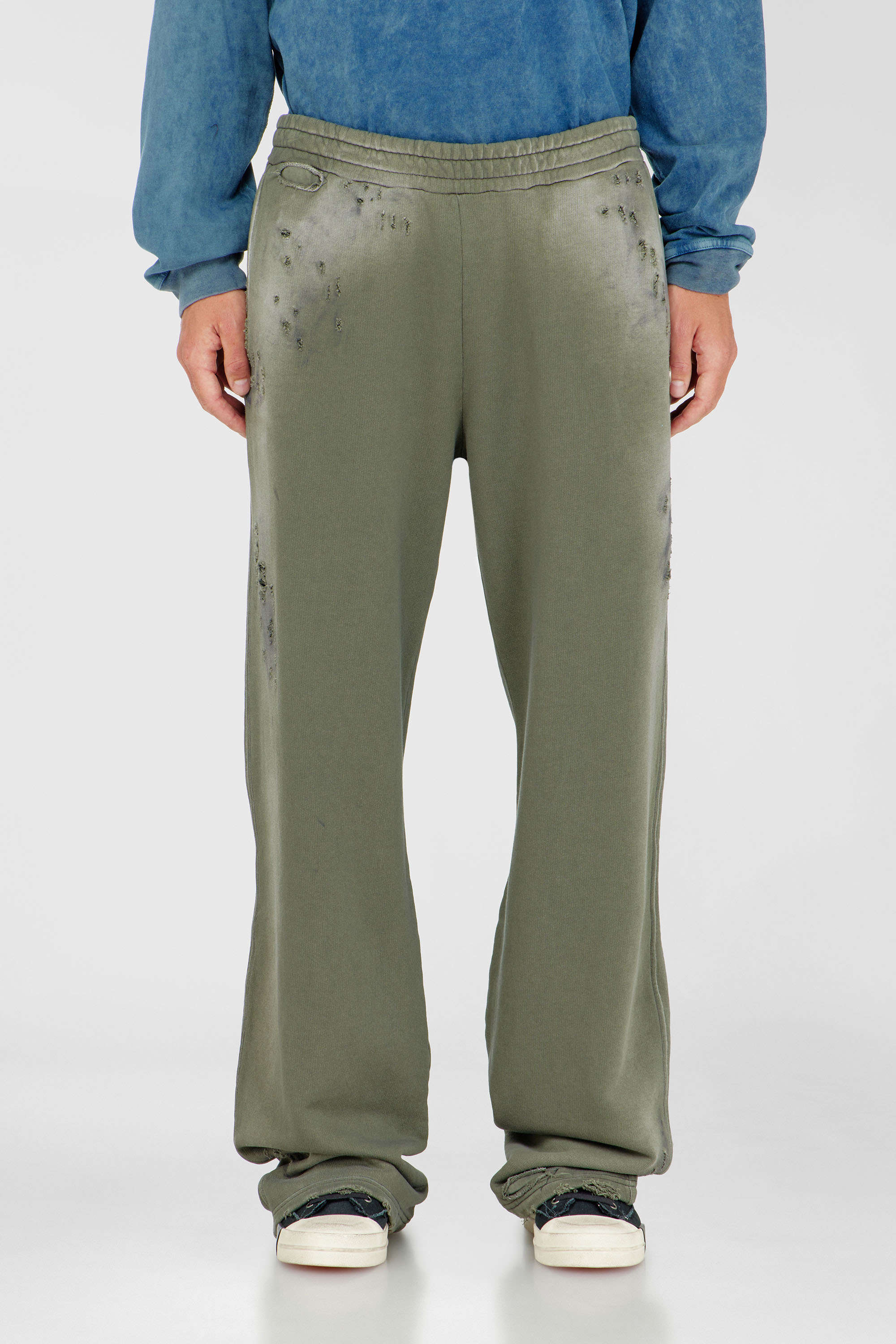 Diesel - P-KEITH, Pantaloni in cotone con effetto destroyed Uomo in Verde - 1