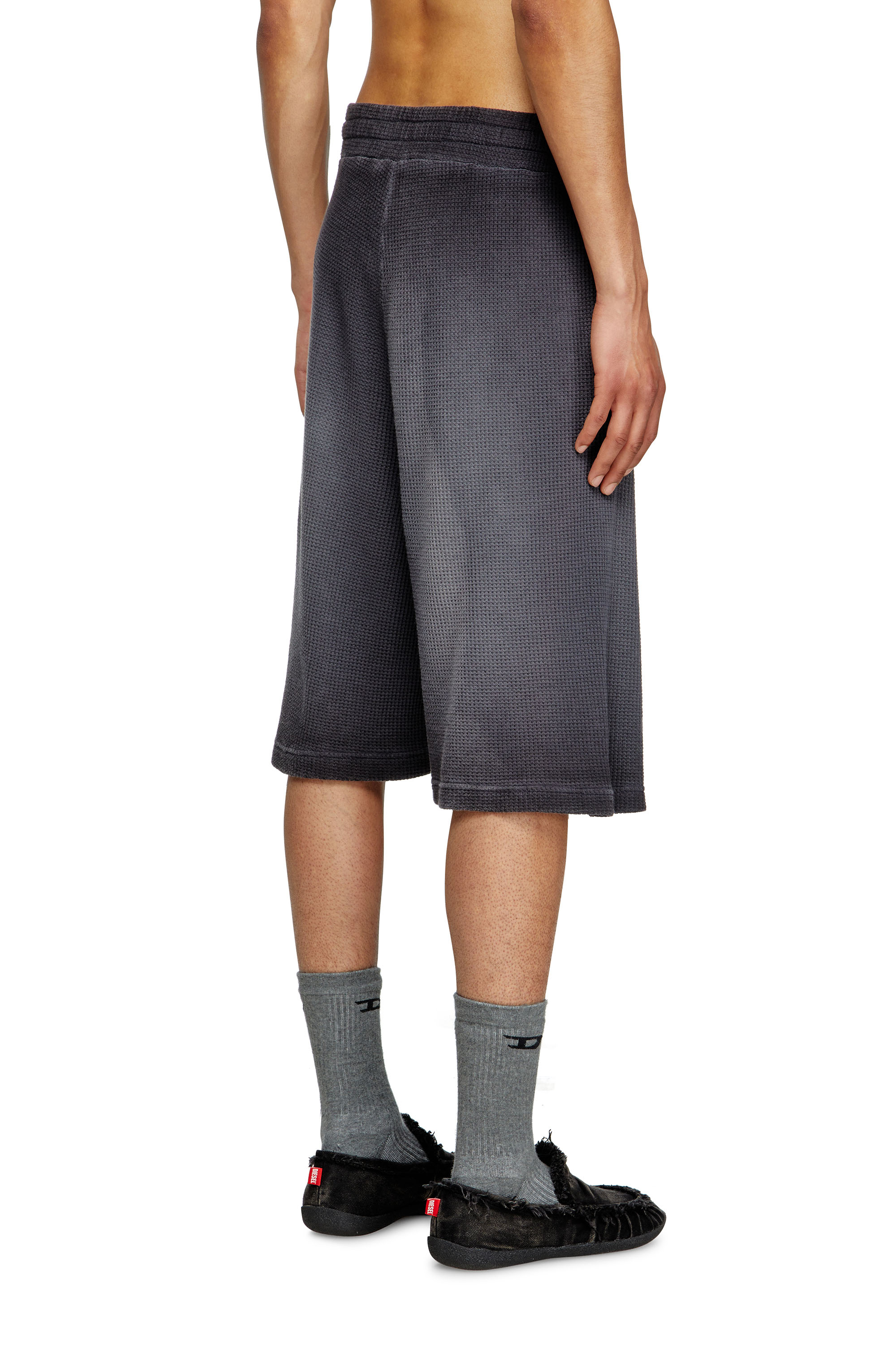 Diesel - P-WARKY-SHORT, Short gaufré avec imprimé médiéval Homme in Noir - 3