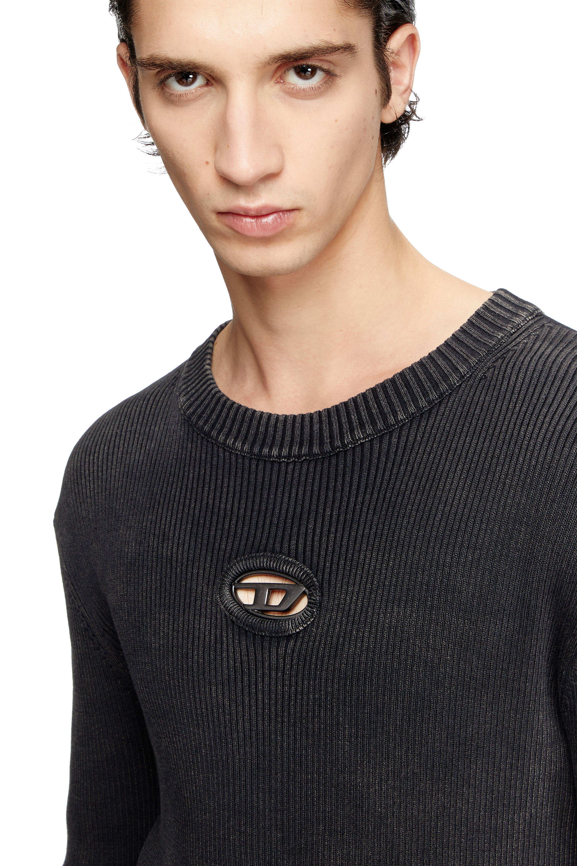 Diesel - K-DARIN-D, Maglia distressed con logo cut-out Uomo in Nero - 5