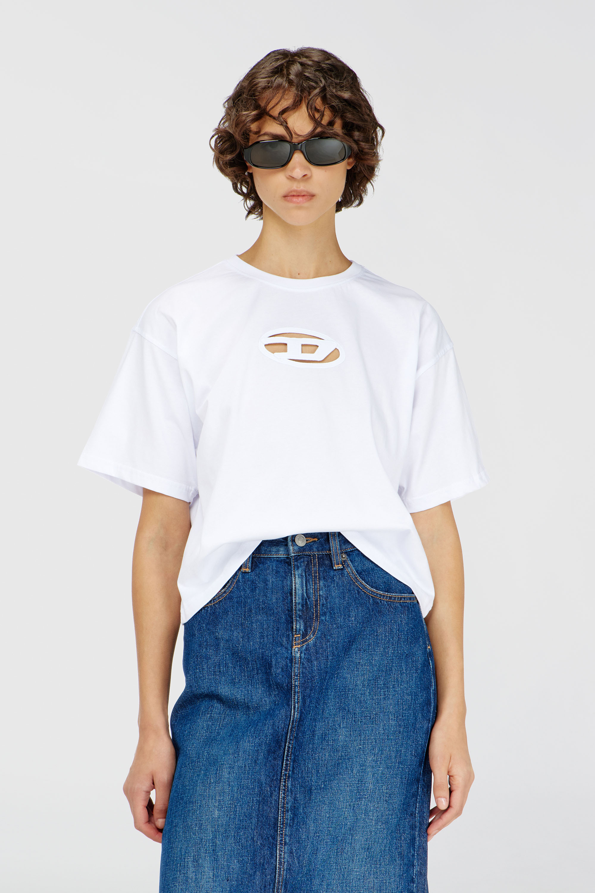 Diesel - T-BUXT-CROP-OD, T-shirt boxy con Oval D cut-out Donna in Bianco - 3
