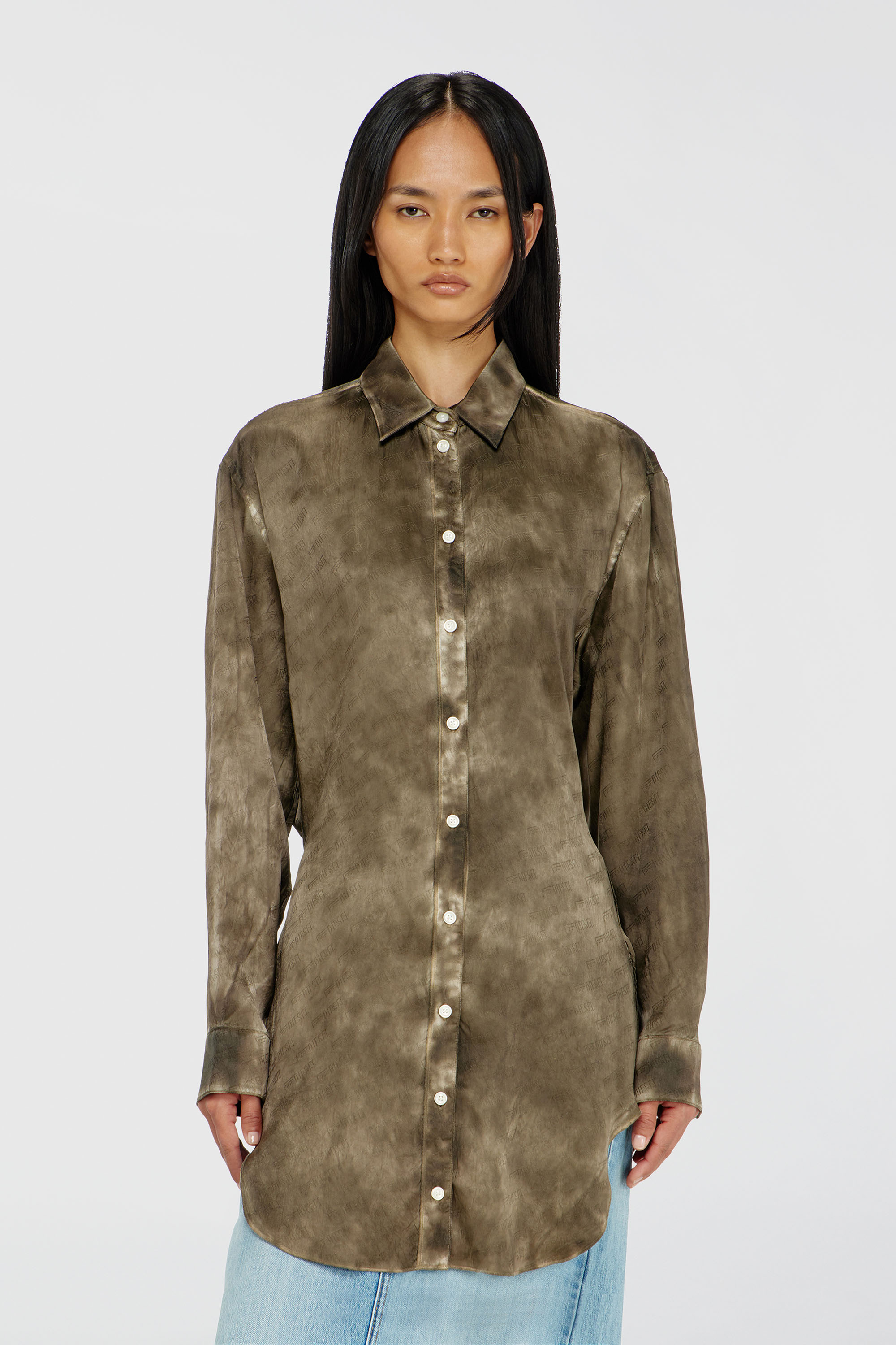Diesel - C-LAVEL, Chemise longue en satin gaufr&eacute; logo-jacquard Femme in Vert - 5