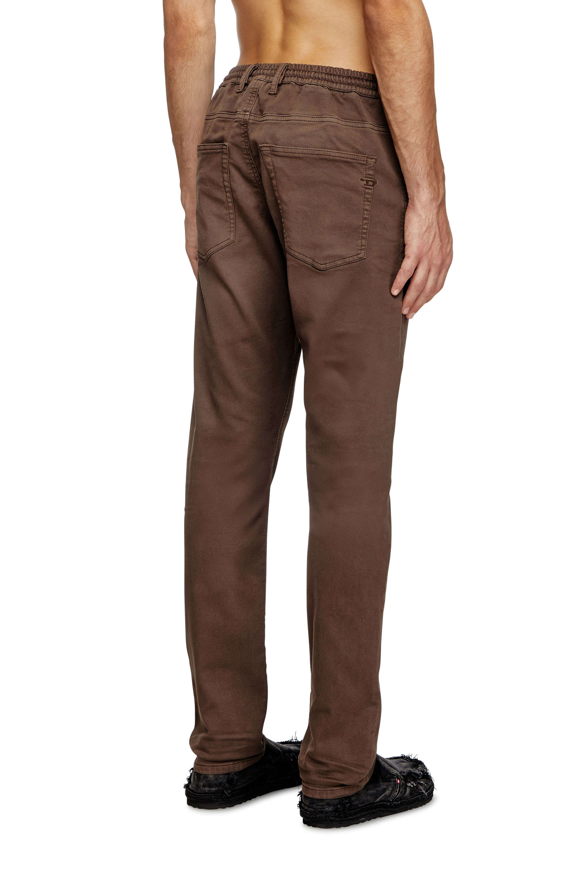 Diesel - Regular 2030 D-Krooley Joggjeans® 0670M Homme, Marron - Image 2