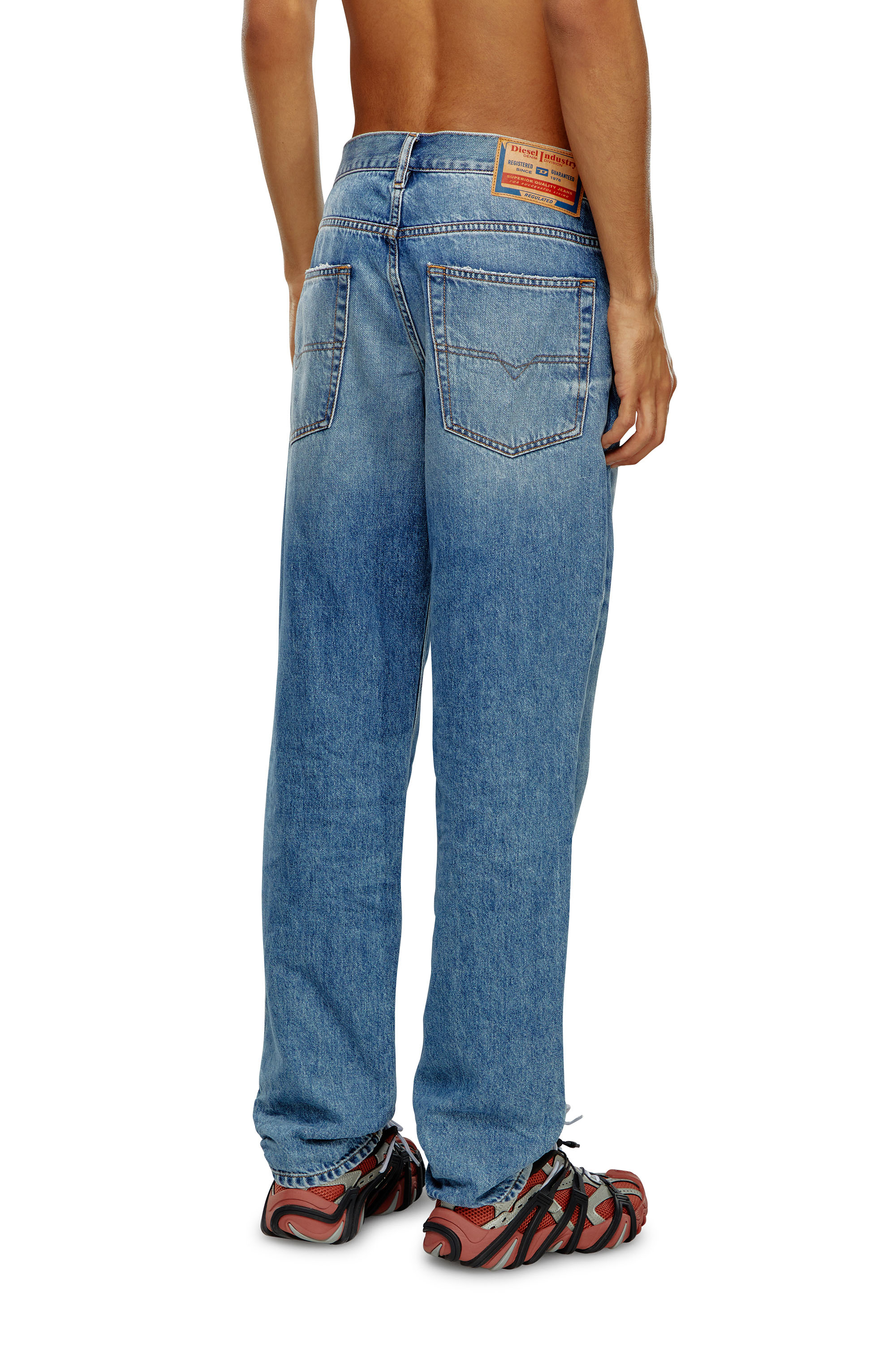 Diesel - Tapered Jeans 2023 D-Finitive 09H95, Mittelblau - Image 3