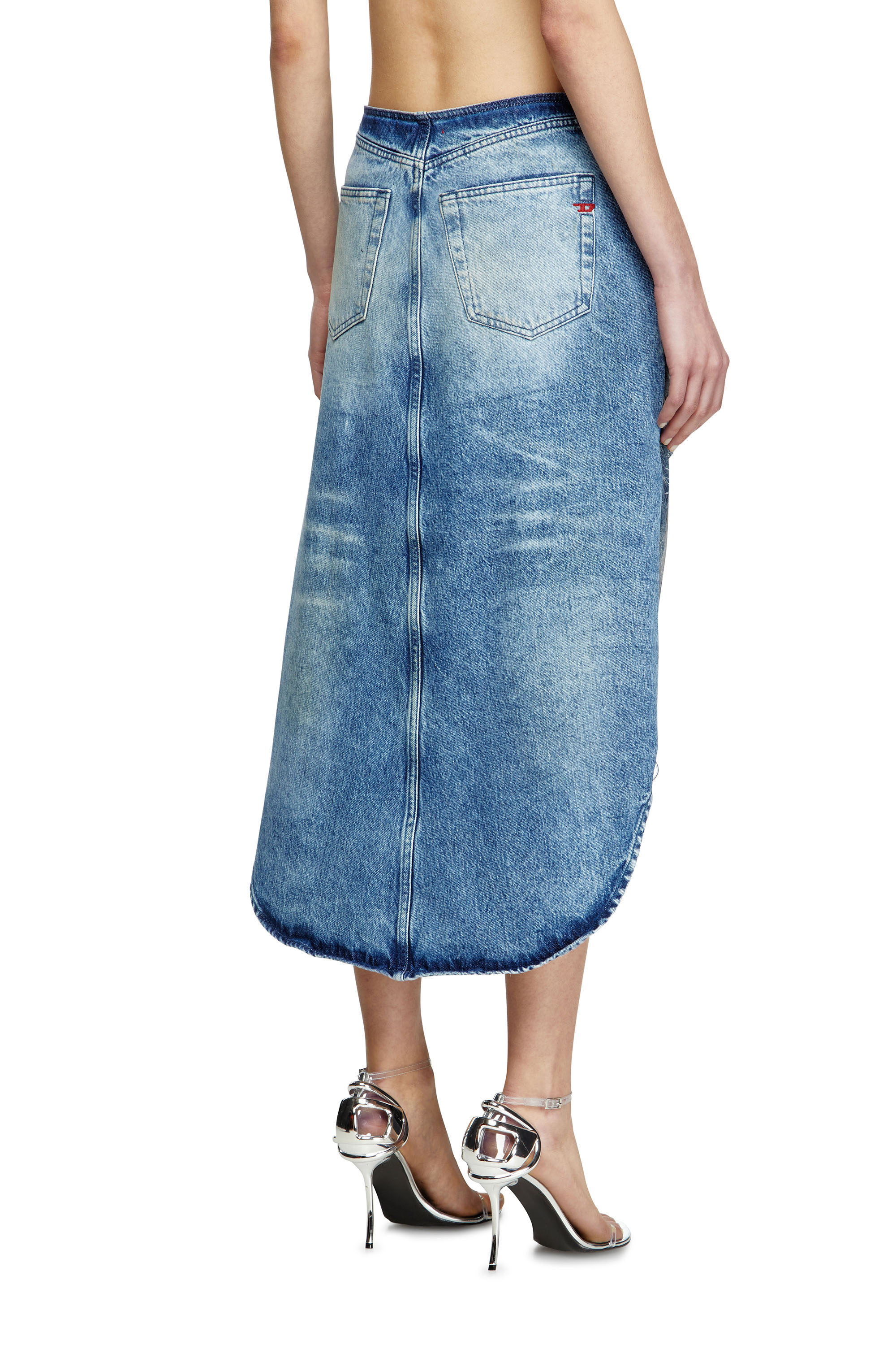 Diesel - DE-PLUMY-FSG, Jupe midi en denim effiloché à effet vieilli Femme in Bleu - 4