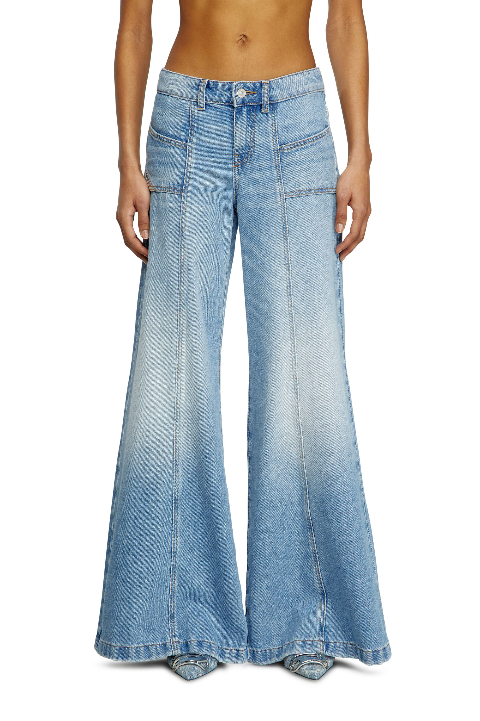 Diesel - Flare Jeans D-Akii 0CLBA Donna, Blu Chiaro - Image 1