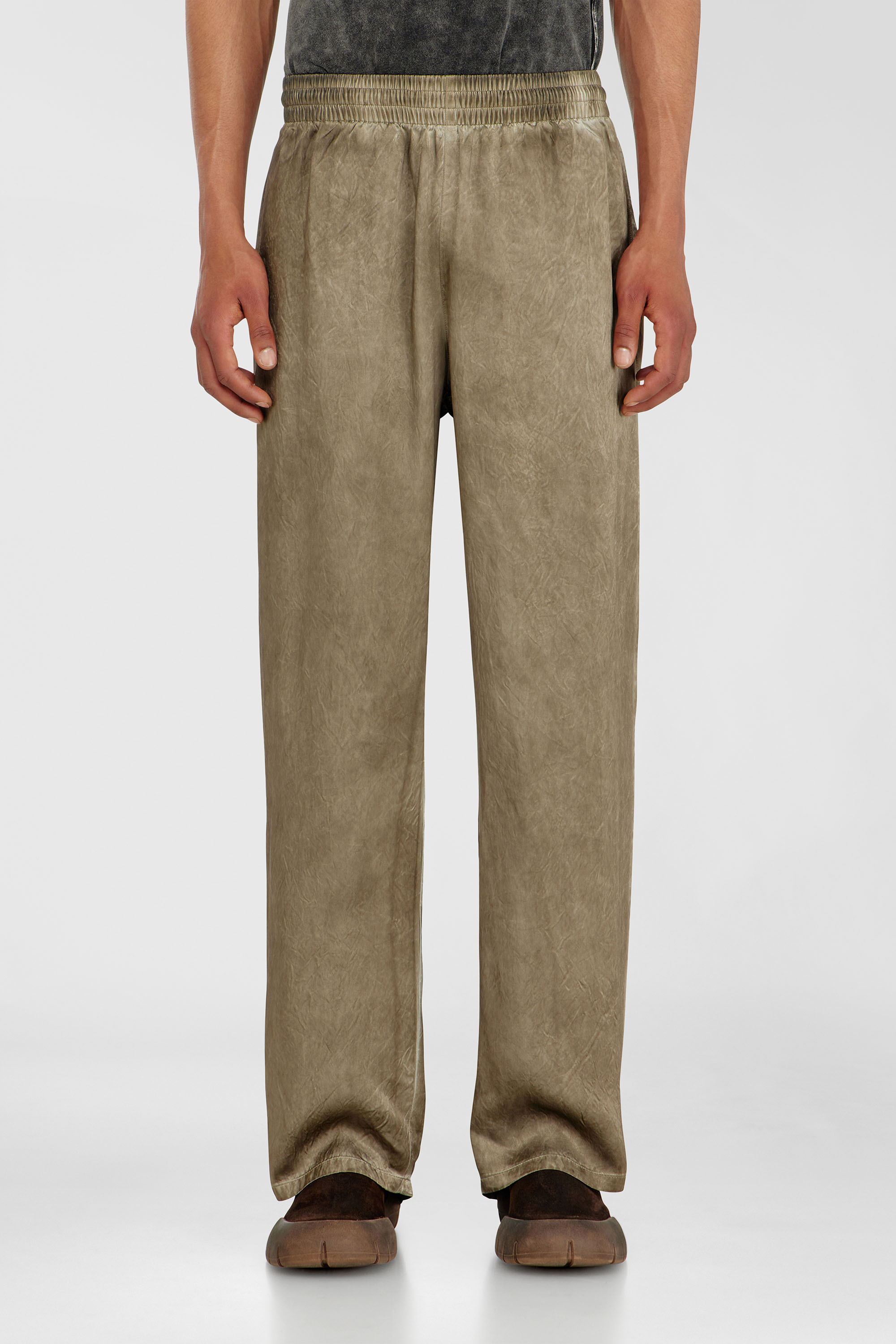 Diesel - P-THECK-AGCT, Herren Hose aus geknittertem Satin in Hellbraun - 1